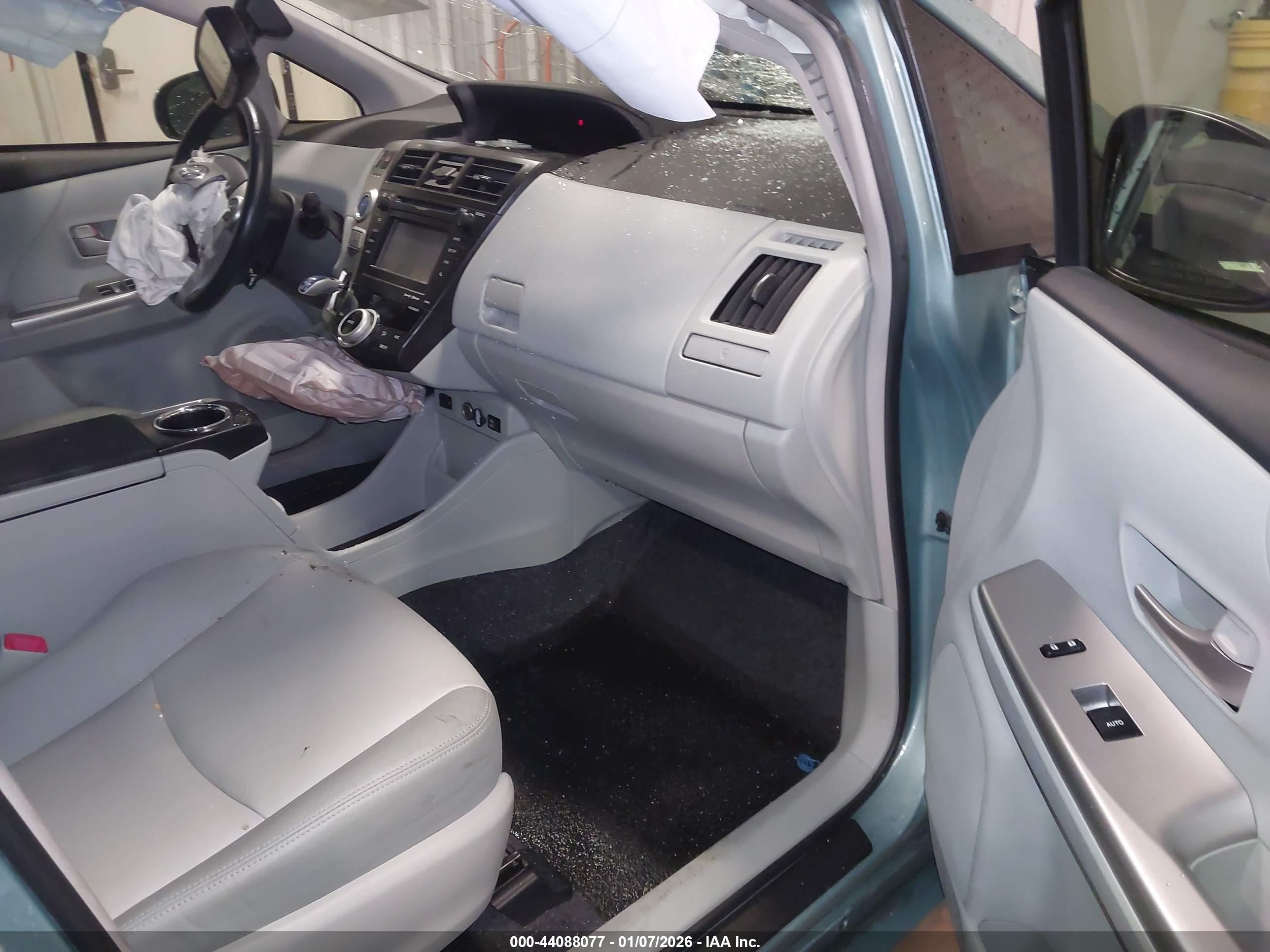 TOYOTA PRIUS image 5
