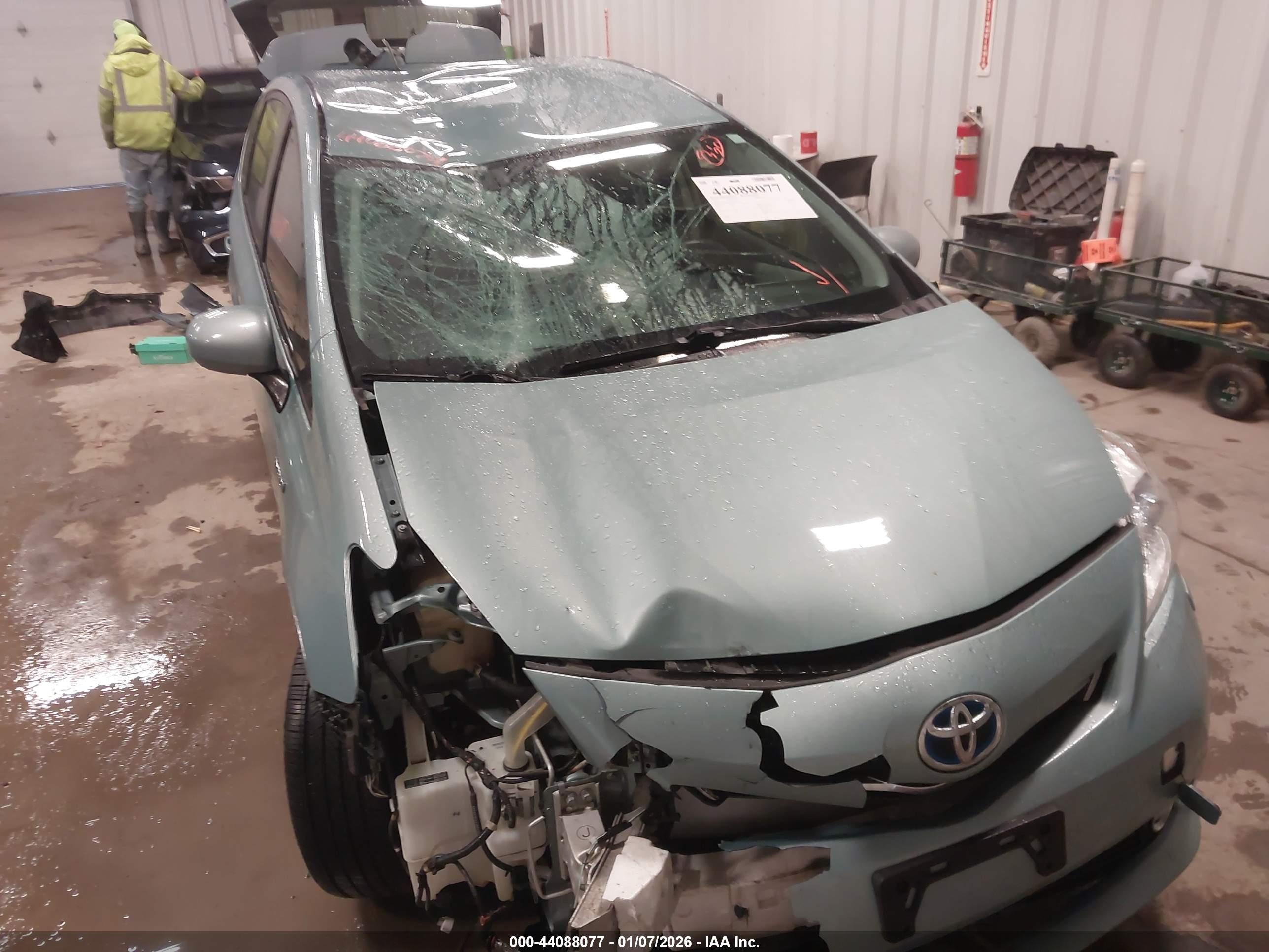 TOYOTA PRIUS image 6