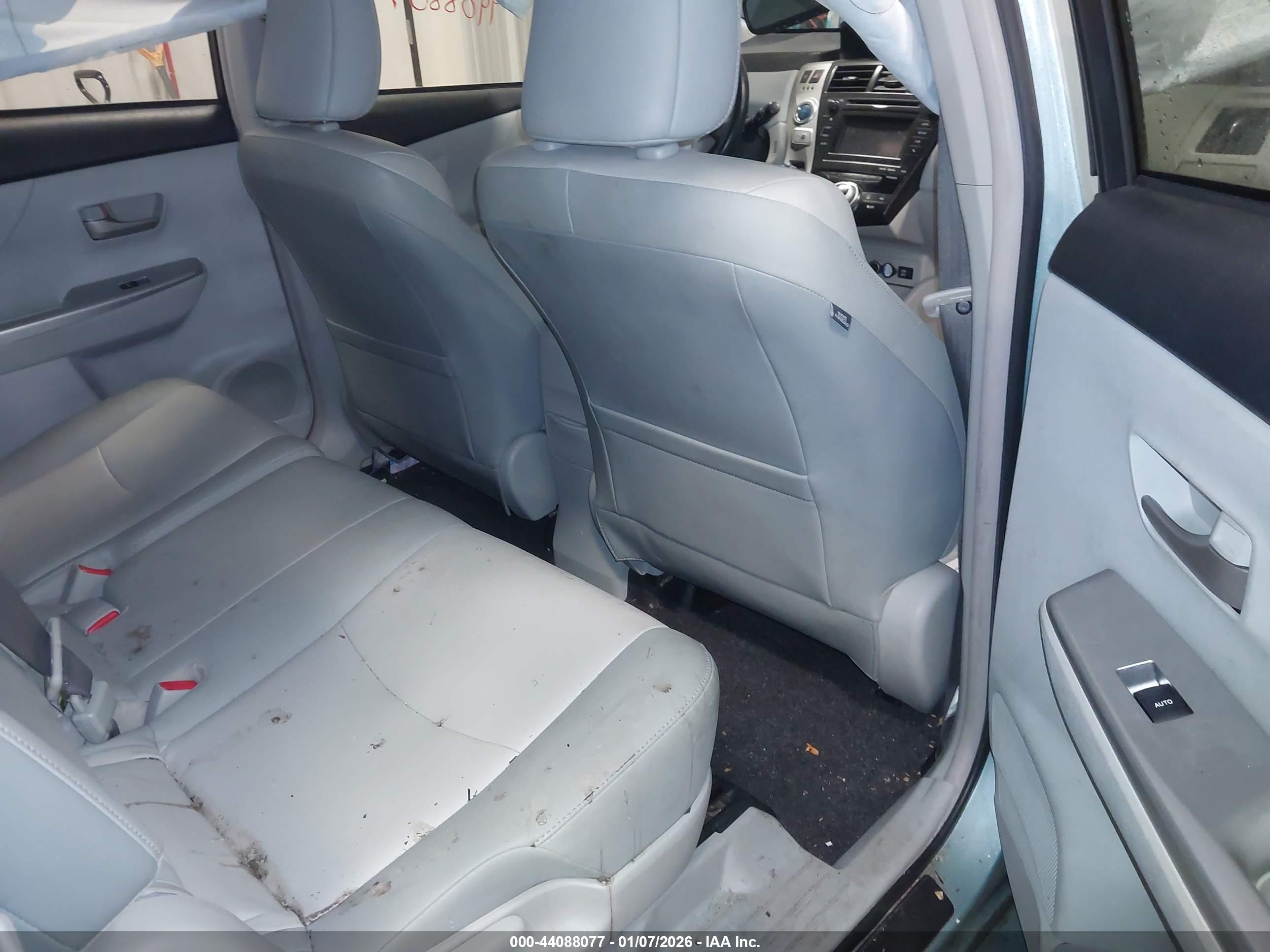 TOYOTA PRIUS image 8