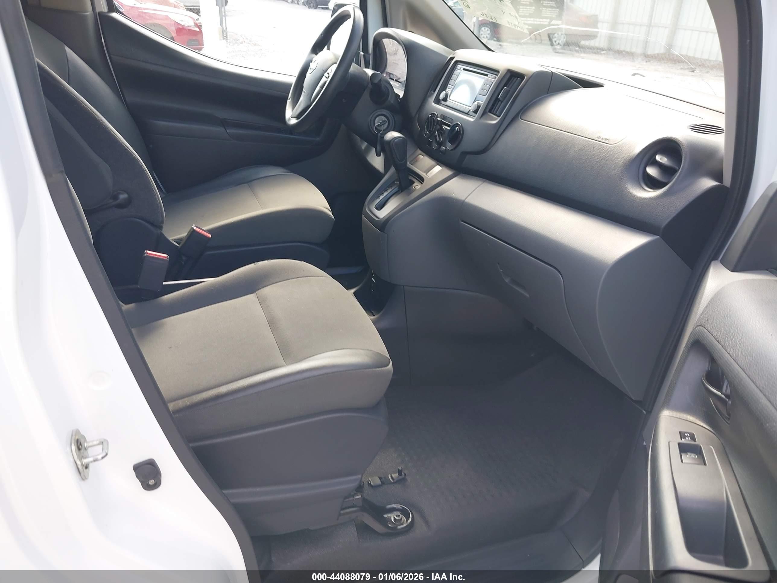NISSAN NV200 image 5