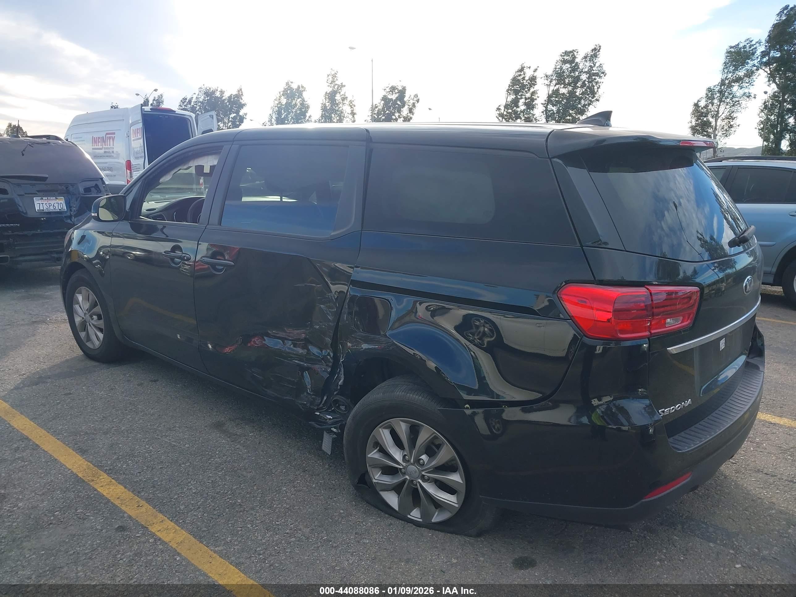 KIA SEDONA image 3