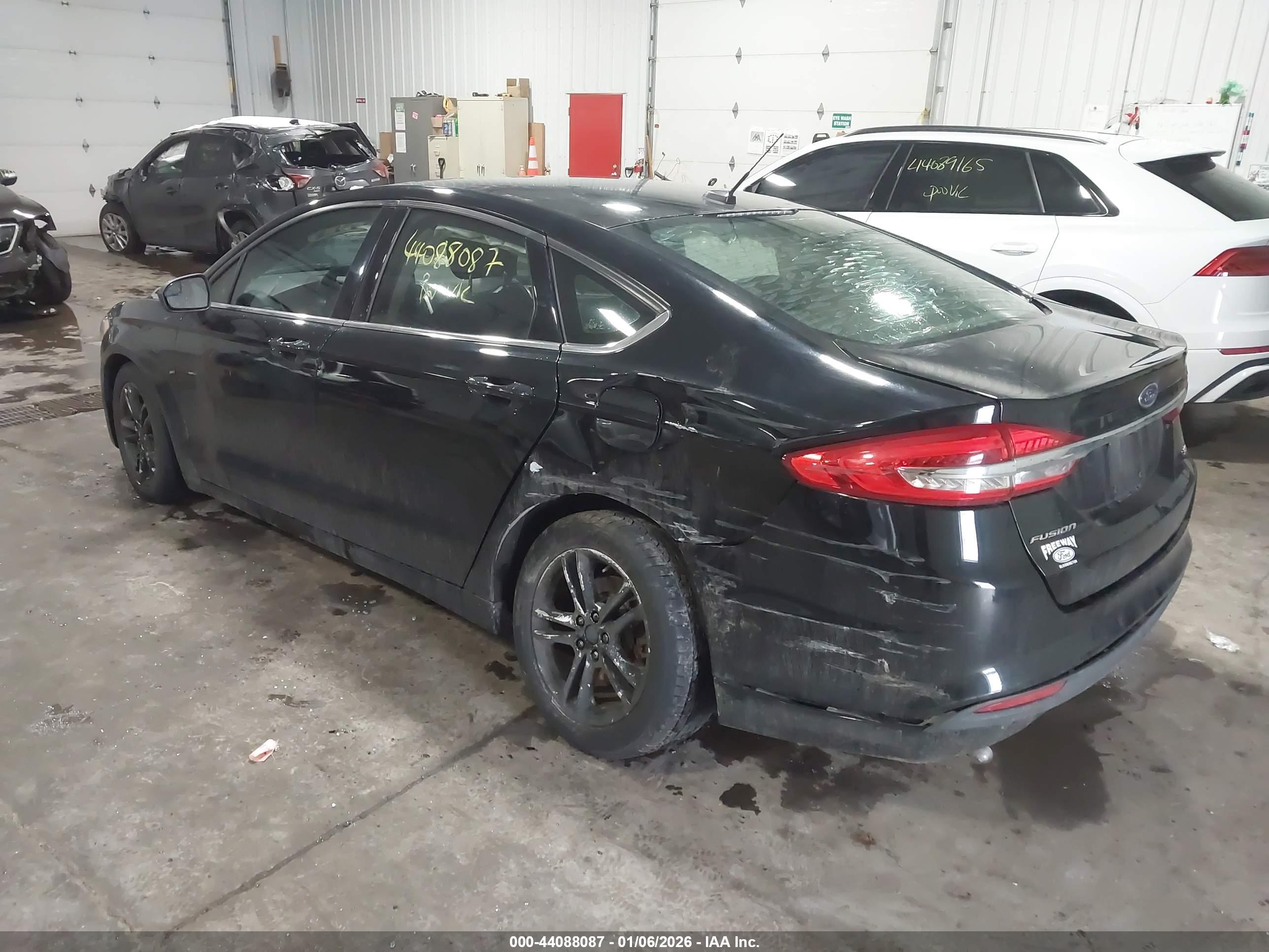 FORD FUSION image 3