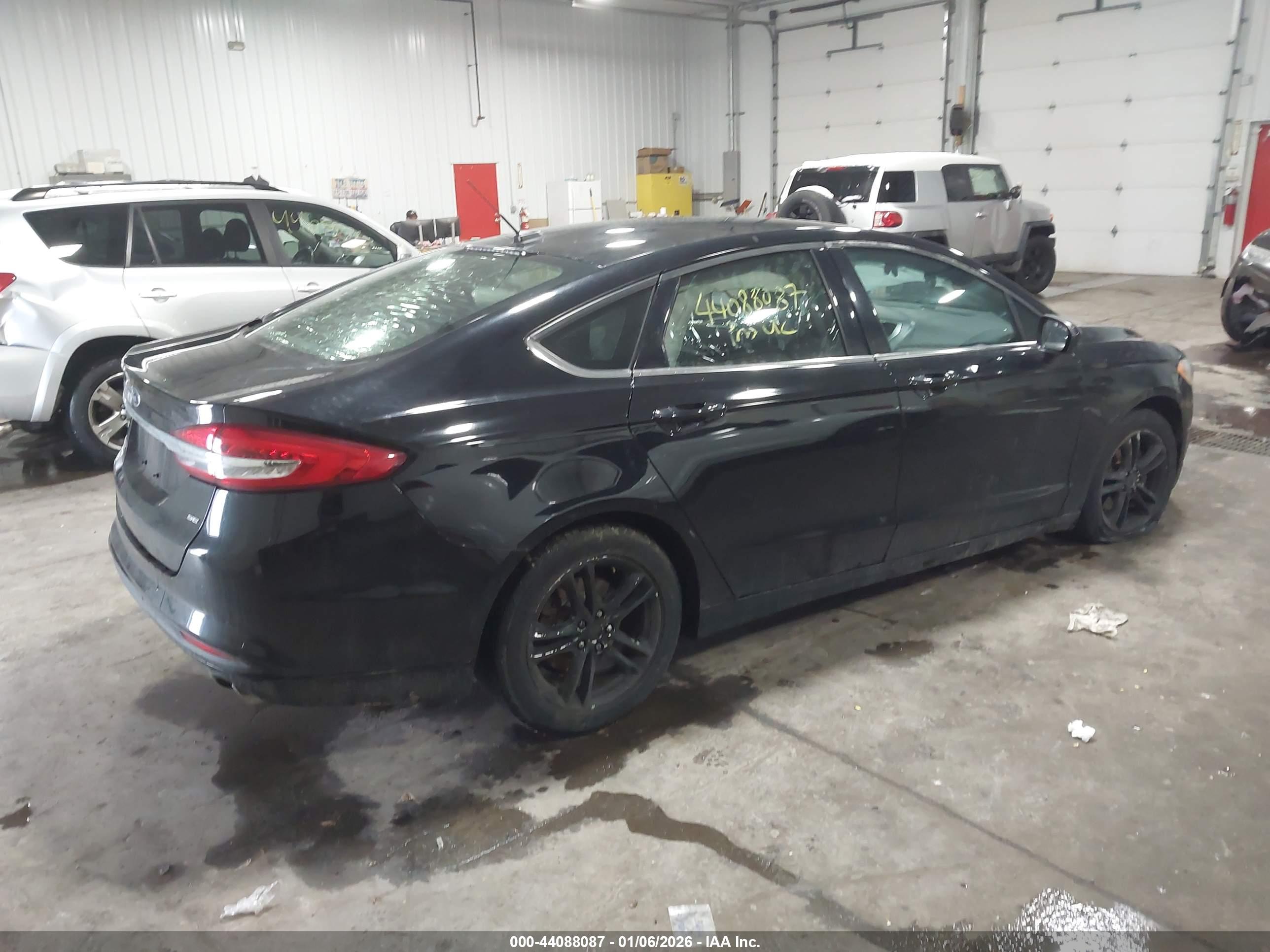 FORD FUSION image 4