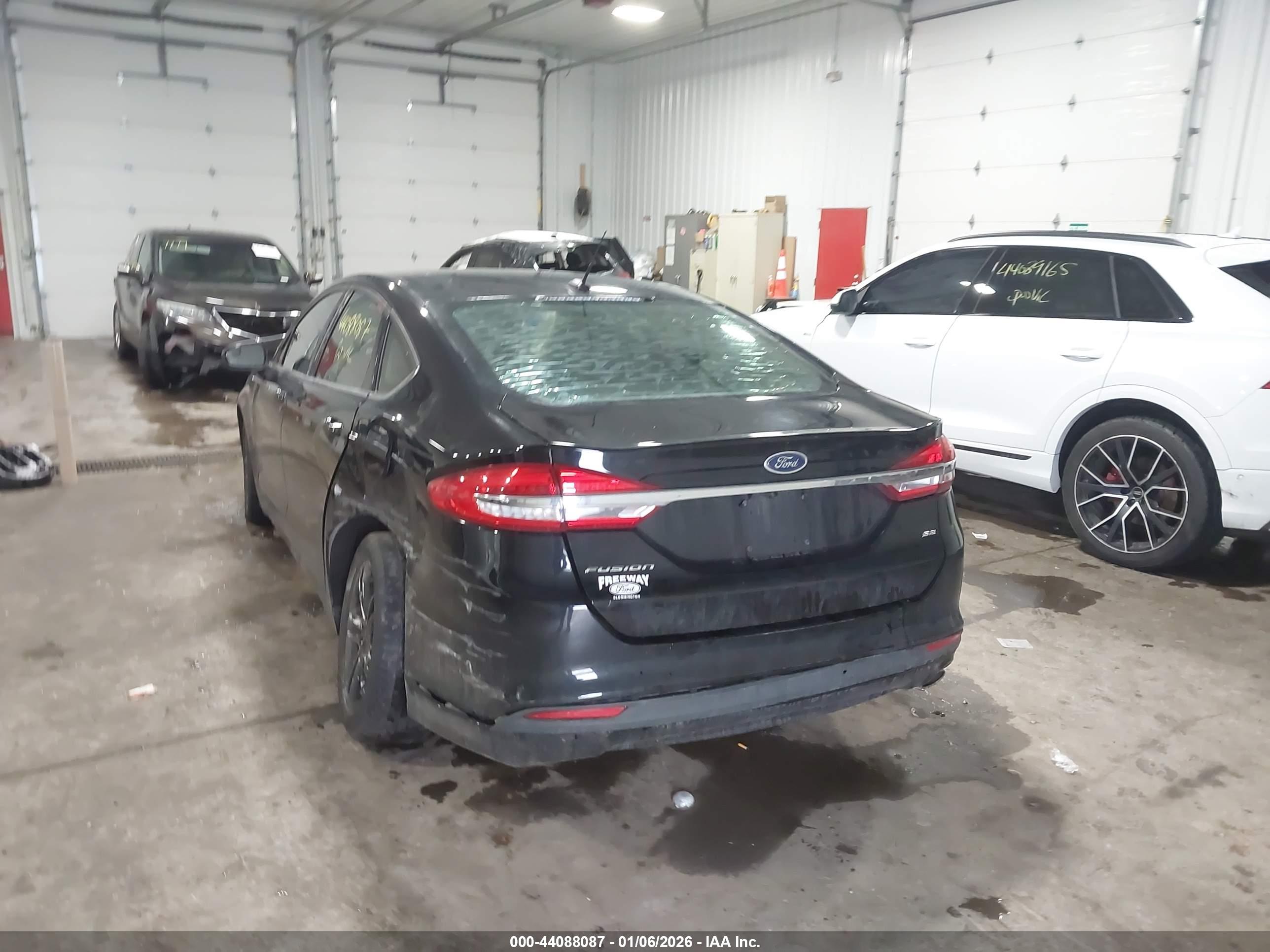 FORD FUSION image 6