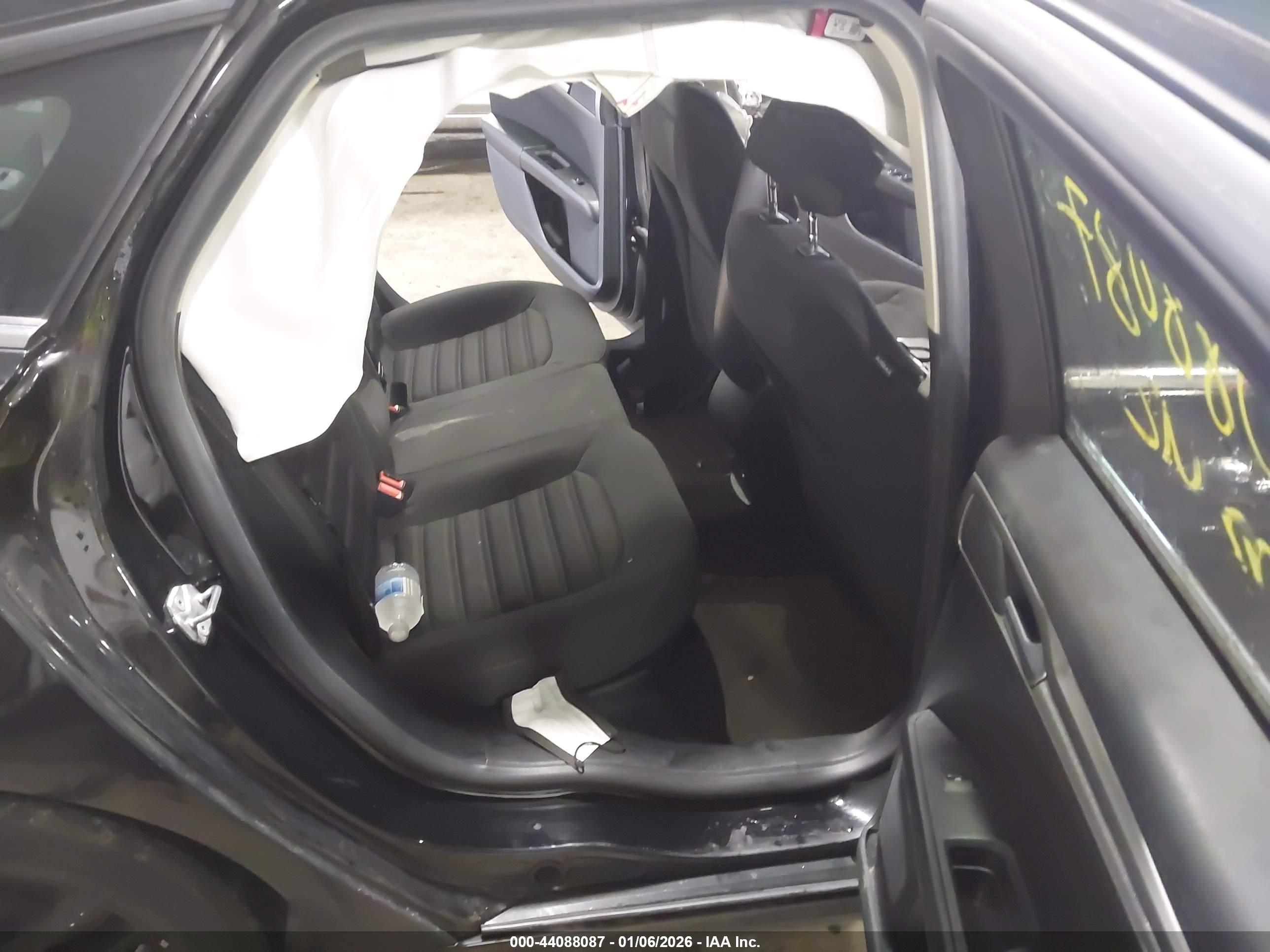 FORD FUSION image 8