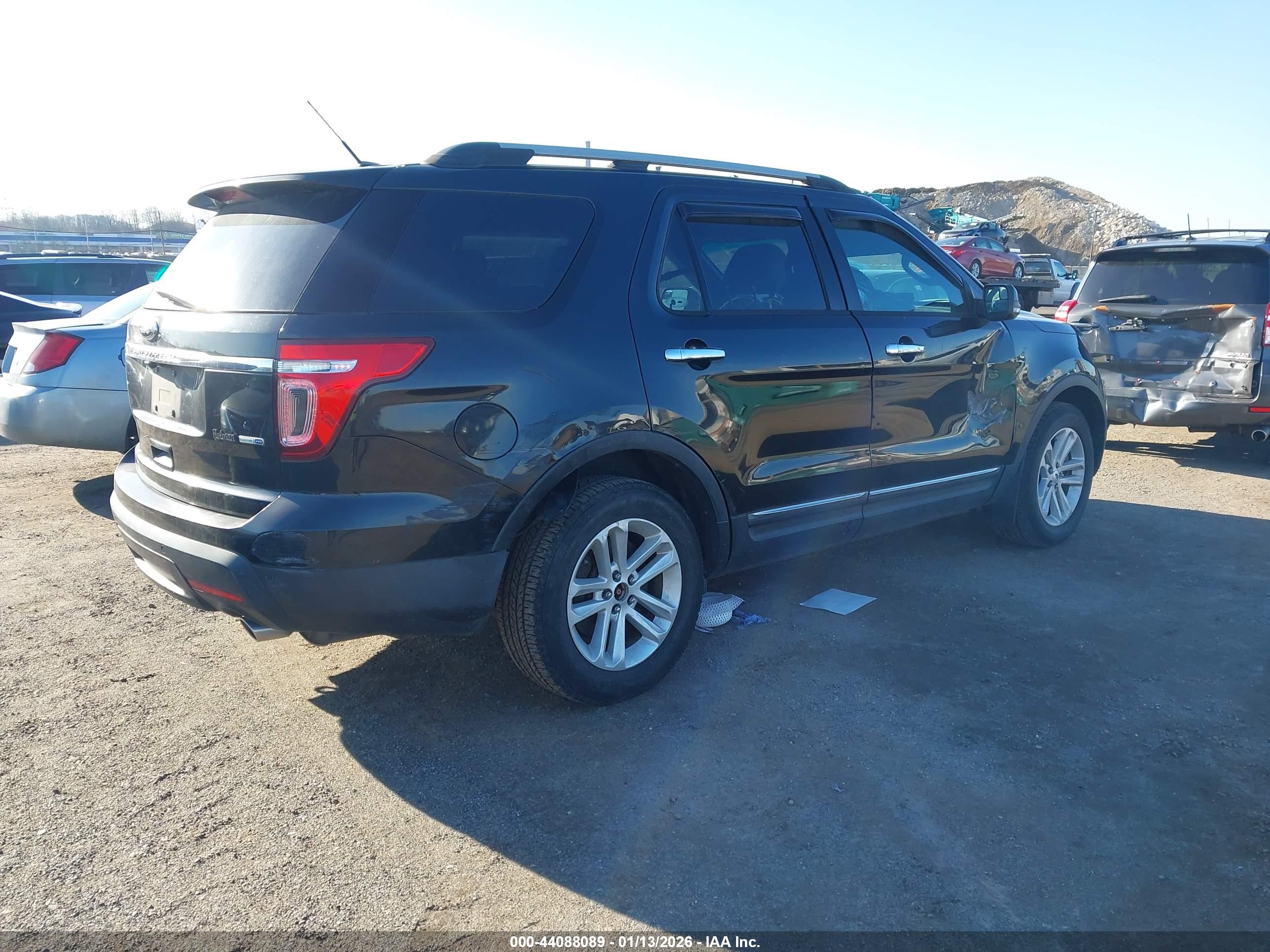 FORD EXPLORER image 4