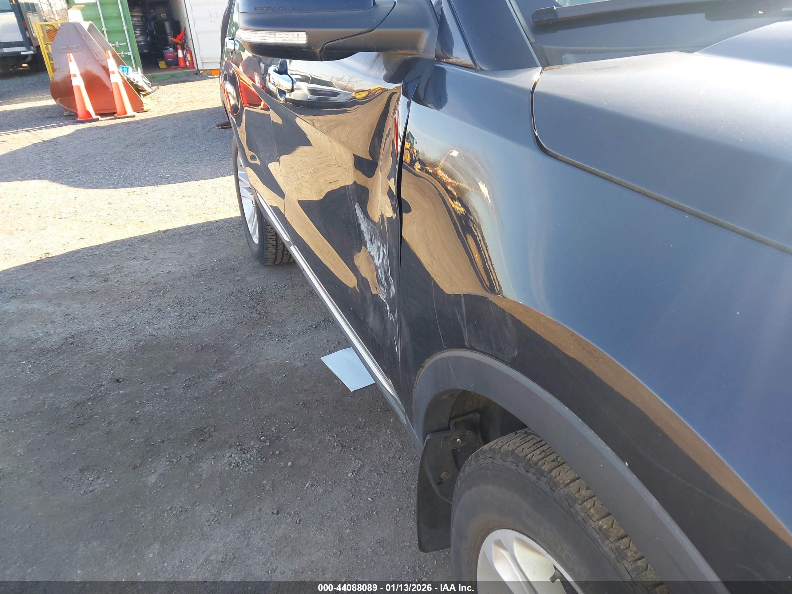 FORD EXPLORER image 6