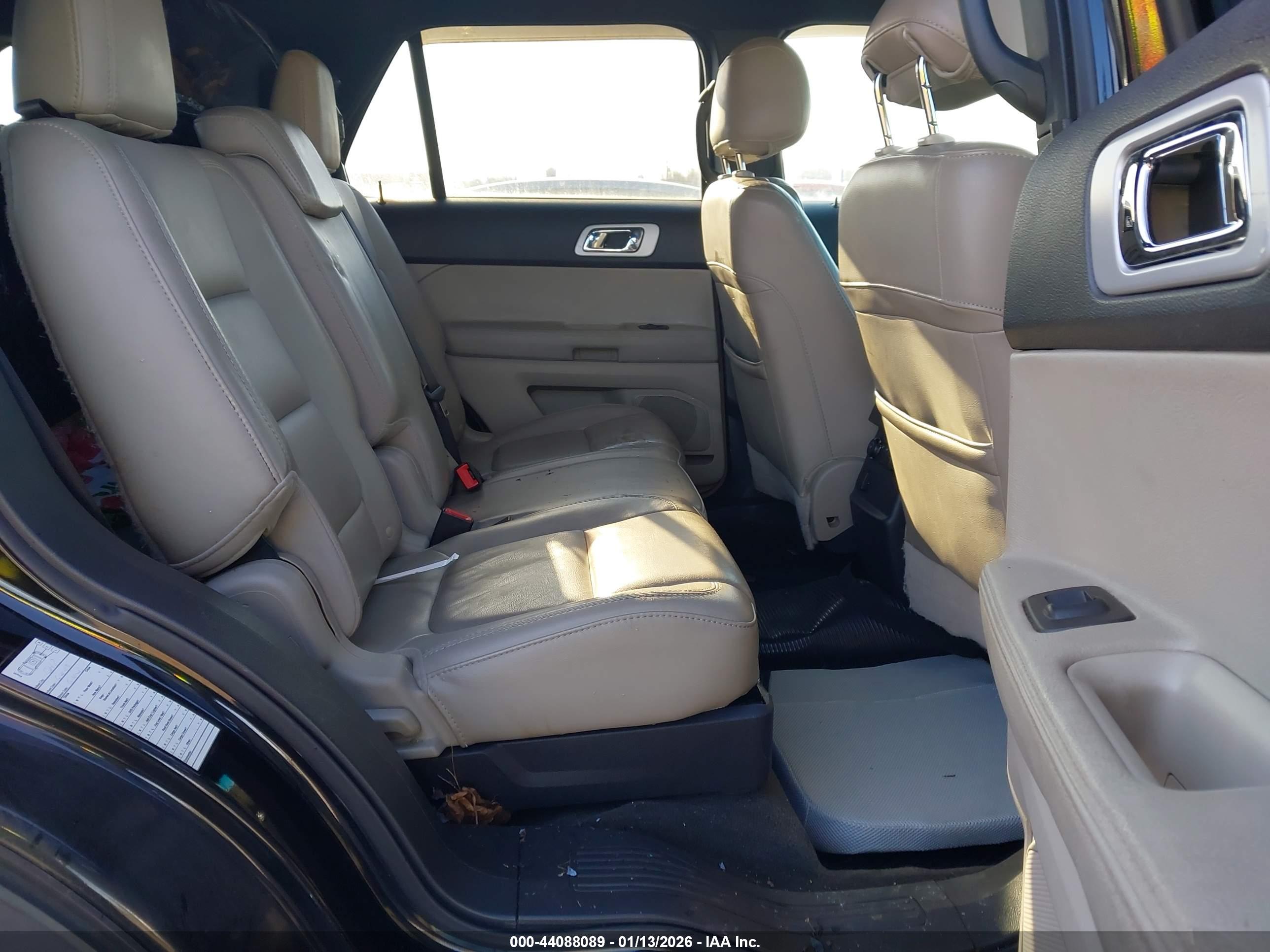 FORD EXPLORER image 8