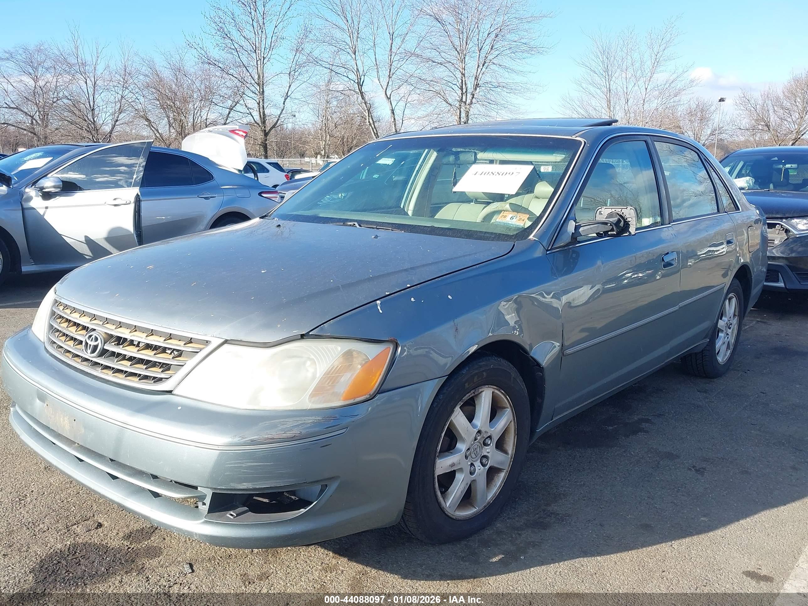 TOYOTA AVALON image 2