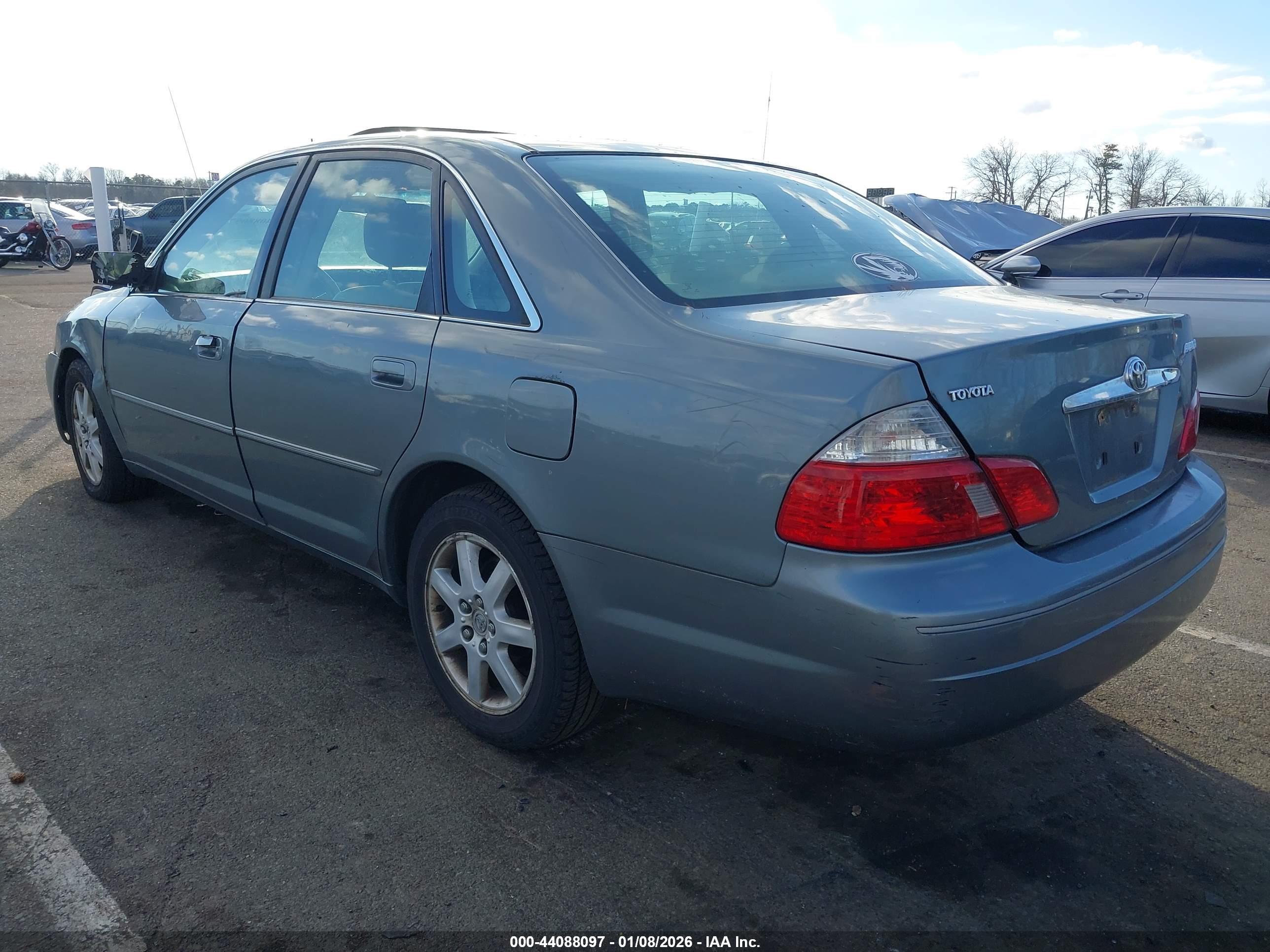TOYOTA AVALON image 3
