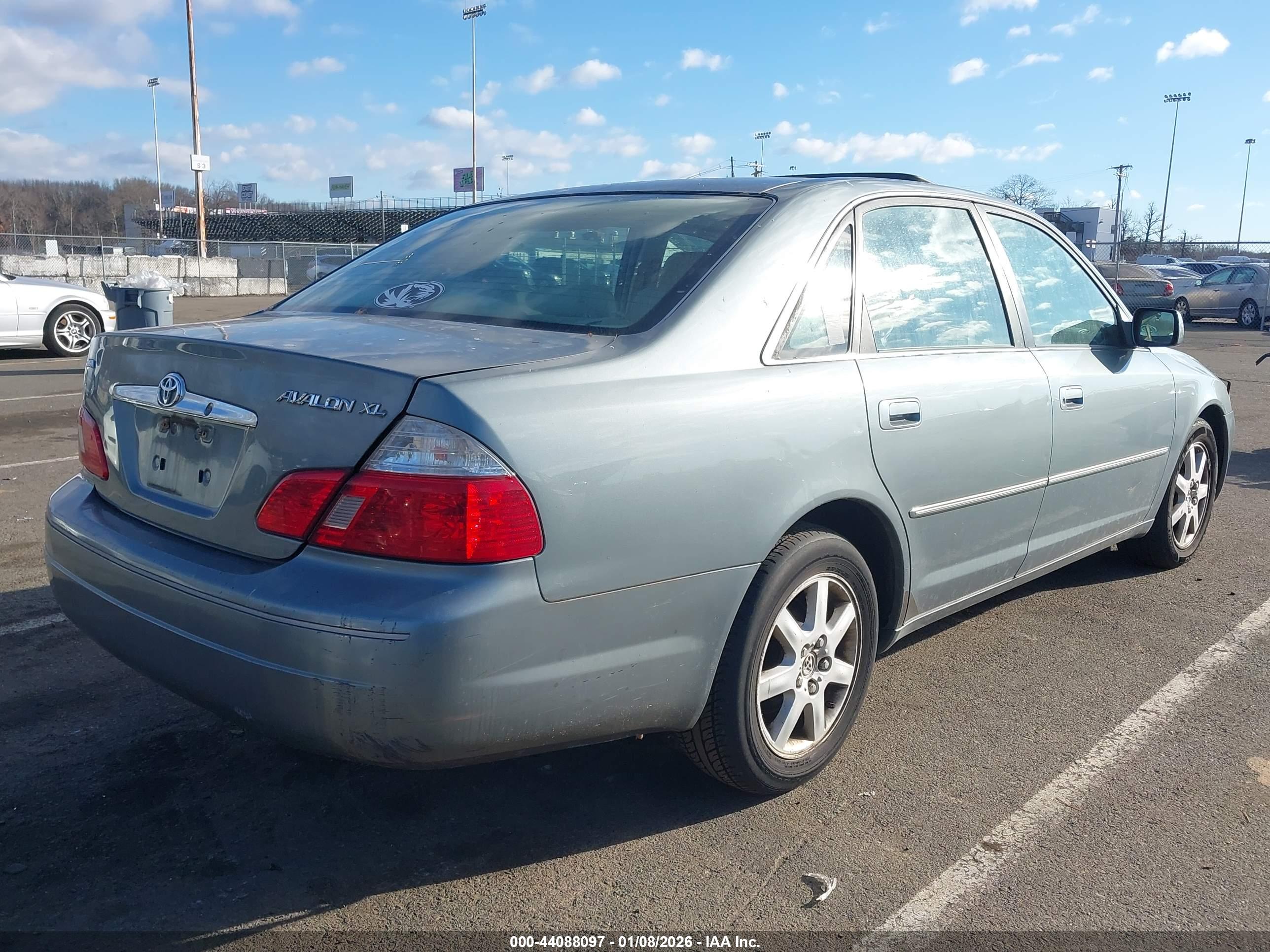 TOYOTA AVALON image 4