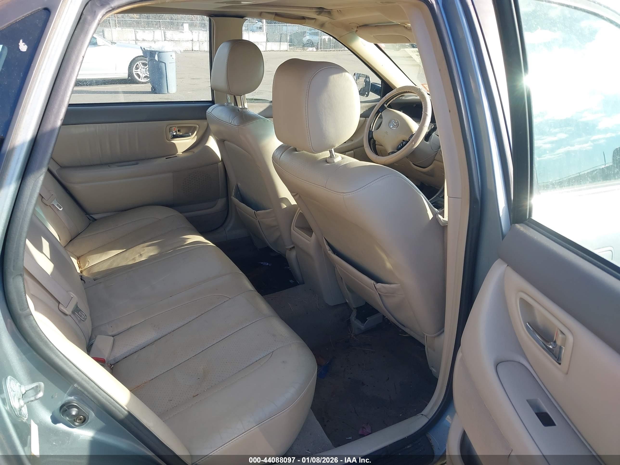 TOYOTA AVALON image 8
