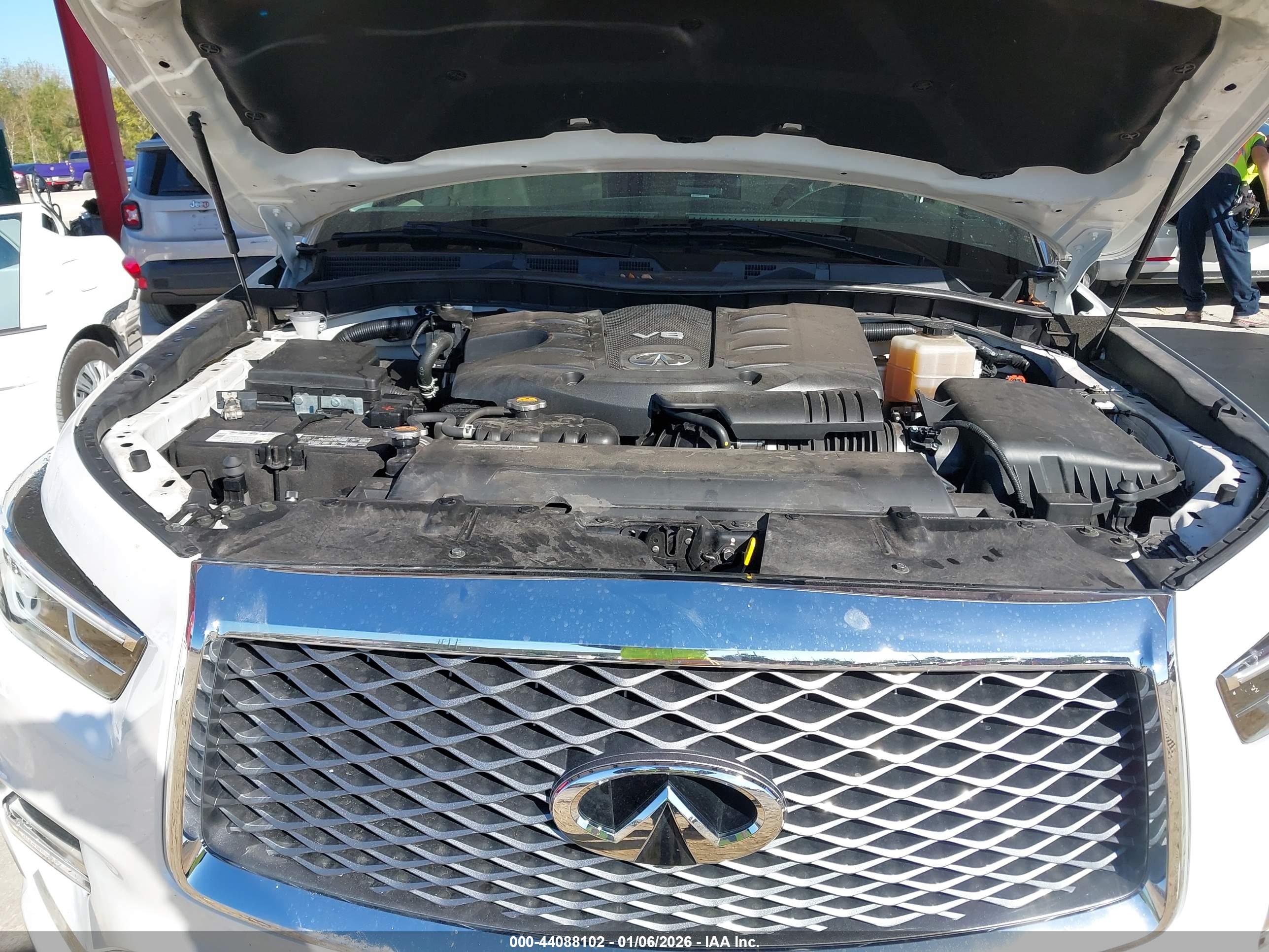 INFINITI QX80 image 10
