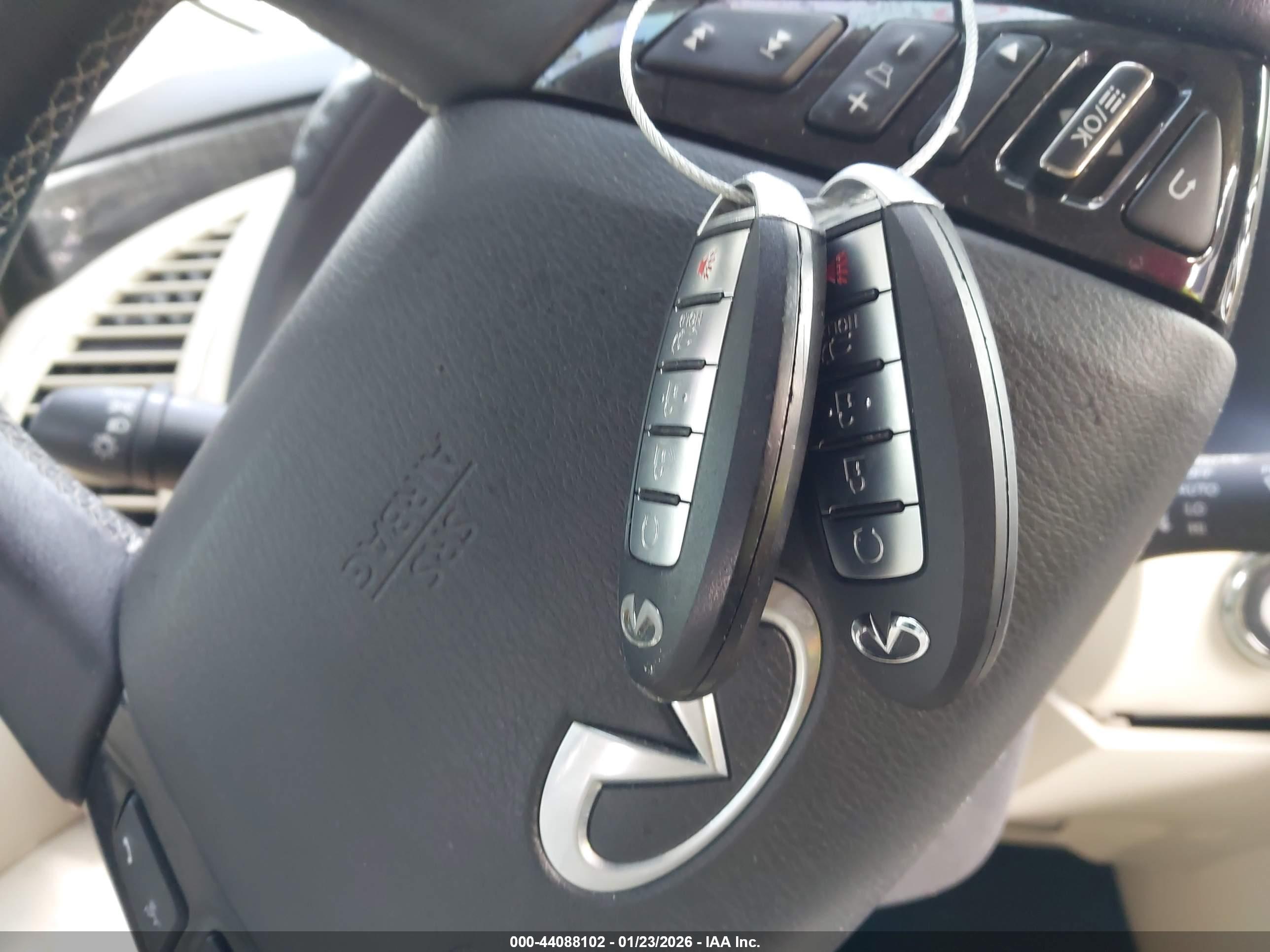 INFINITI QX80 image 11