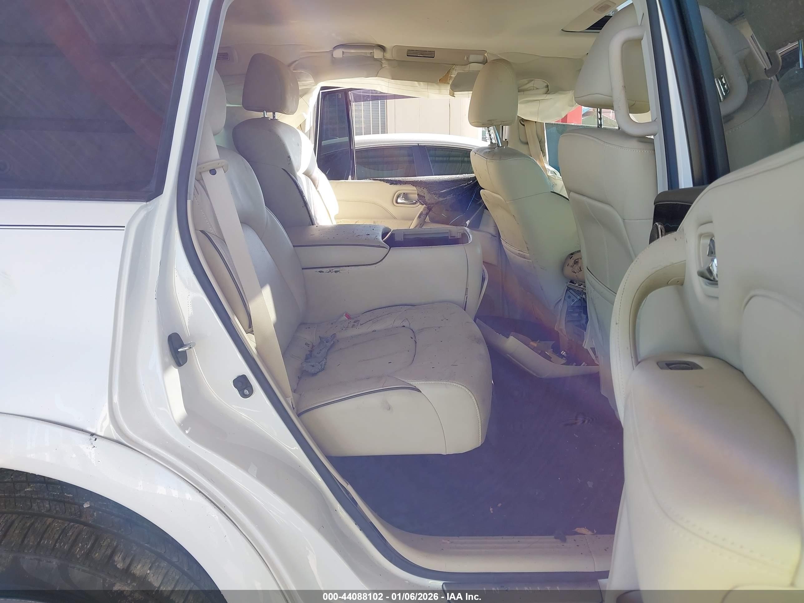 INFINITI QX80 image 8