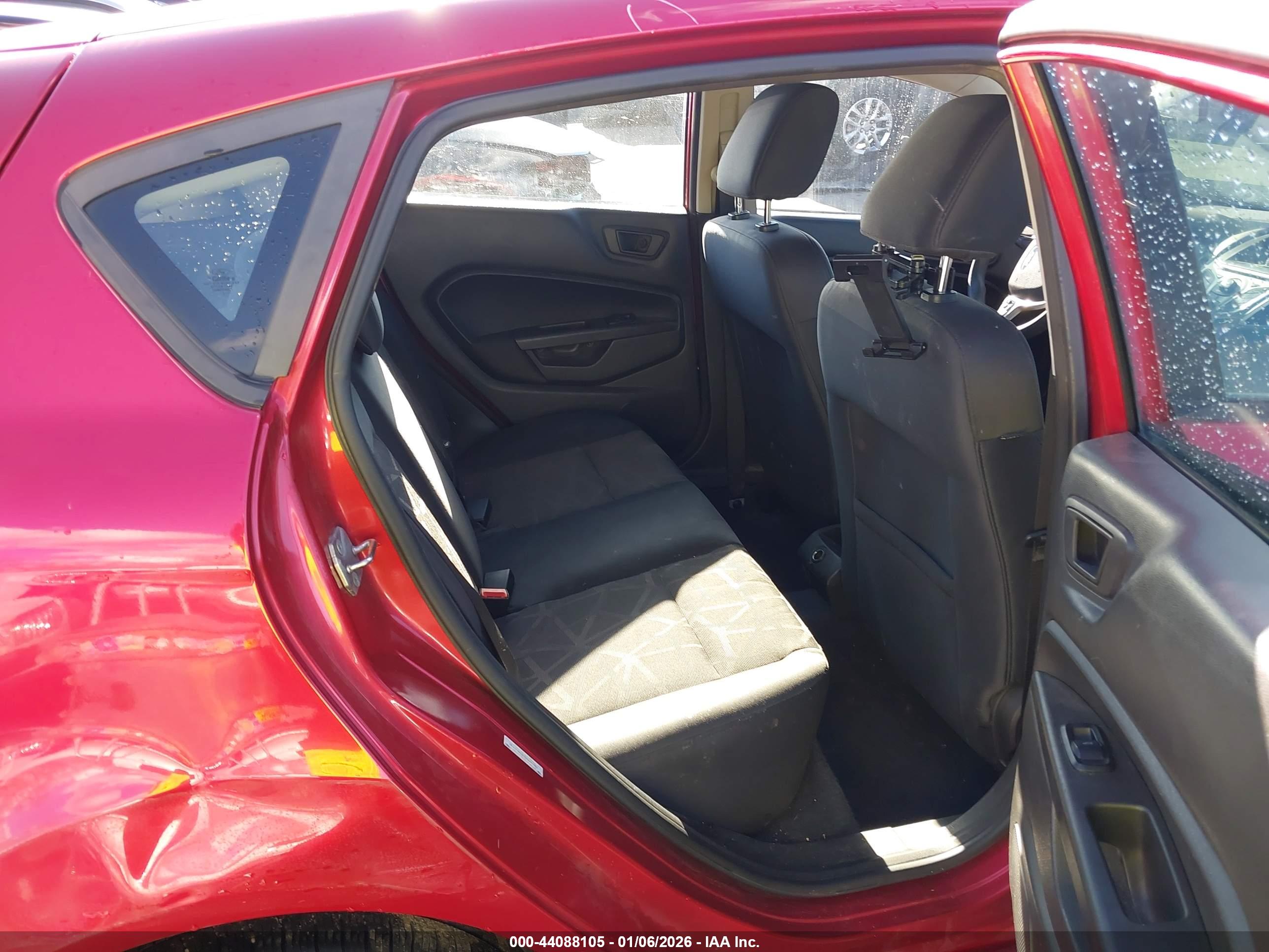 FORD FIESTA image 8