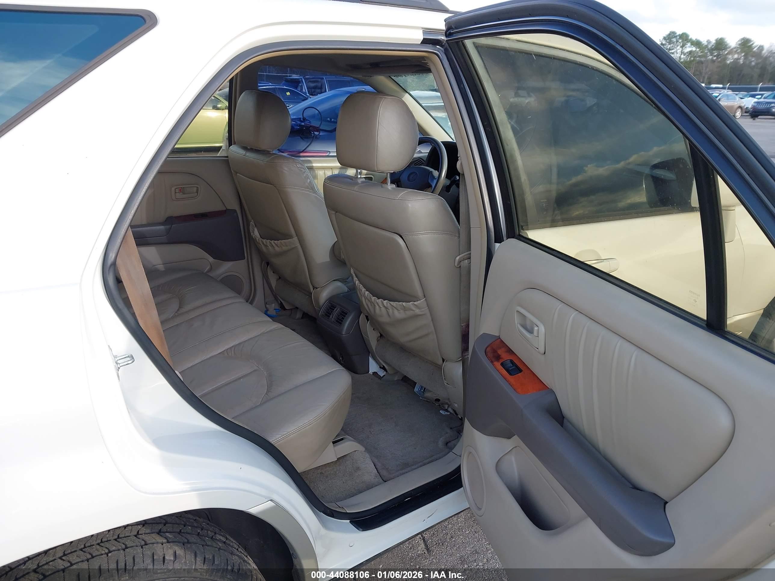 LEXUS RX image 8
