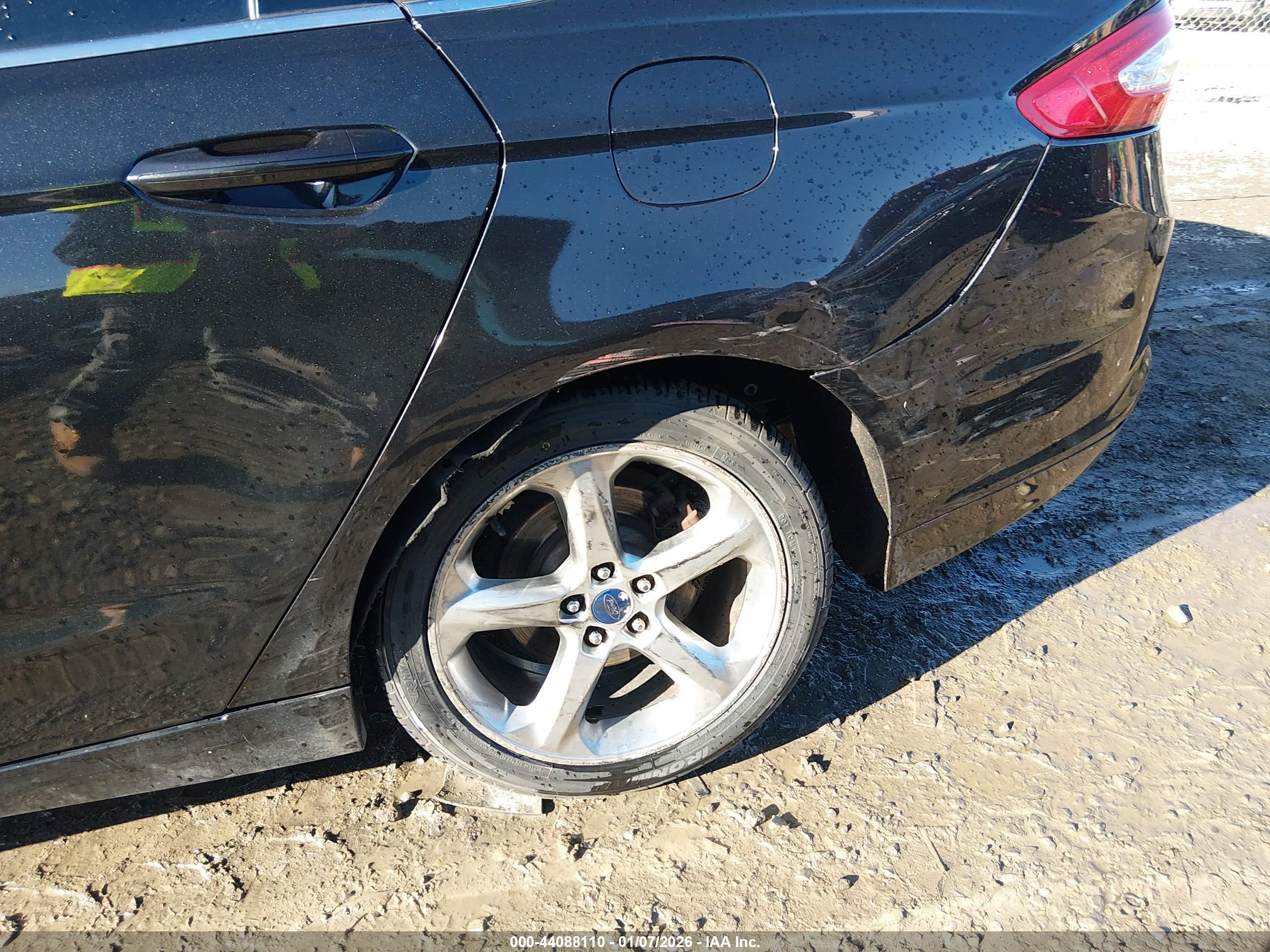 FORD FUSION image 6