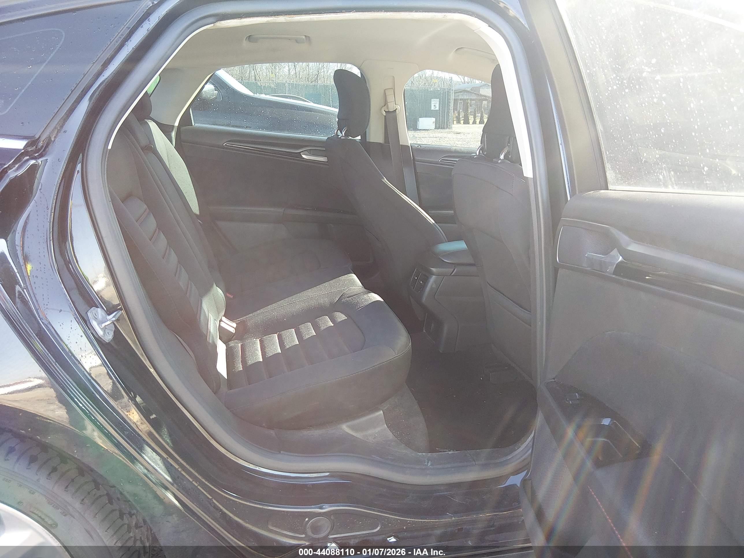 FORD FUSION image 8
