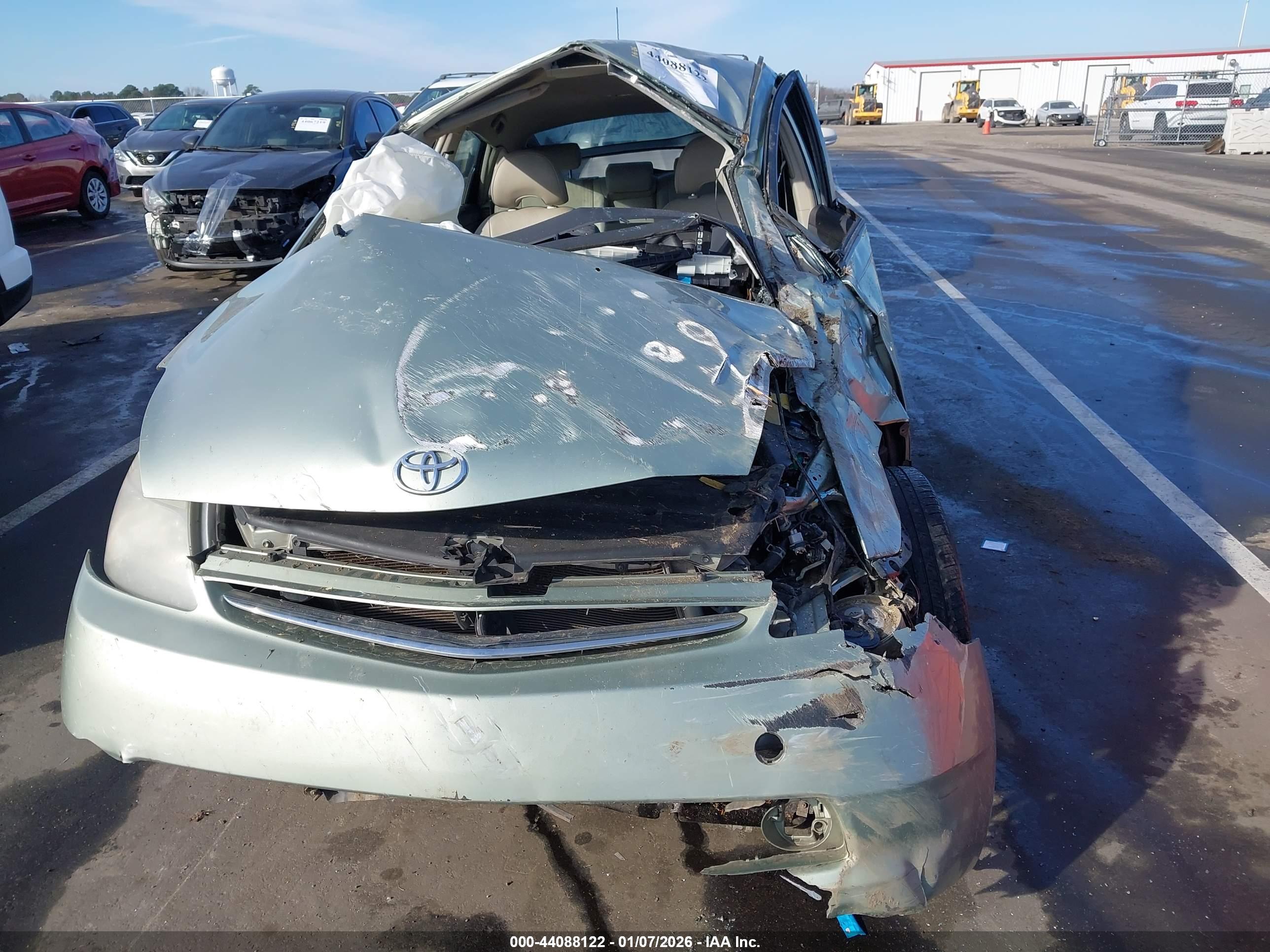 TOYOTA PRIUS image 6