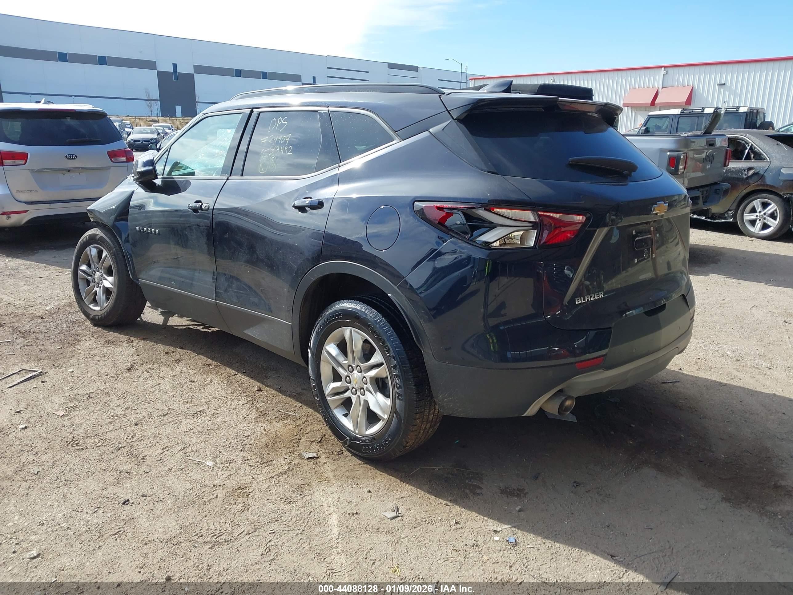 CHEVROLET BLAZER image 3