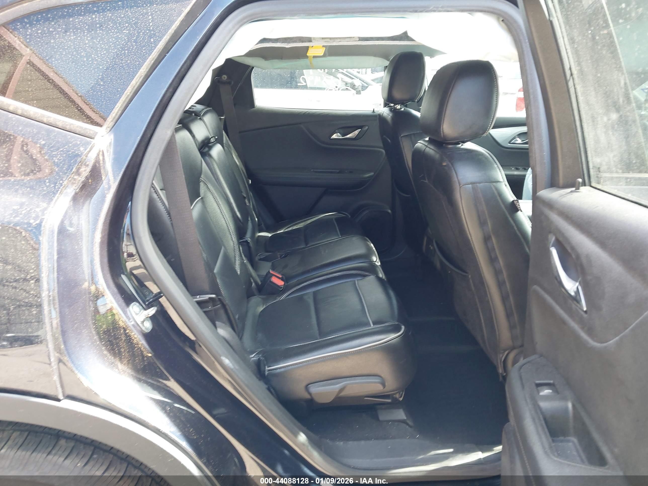 CHEVROLET BLAZER image 8