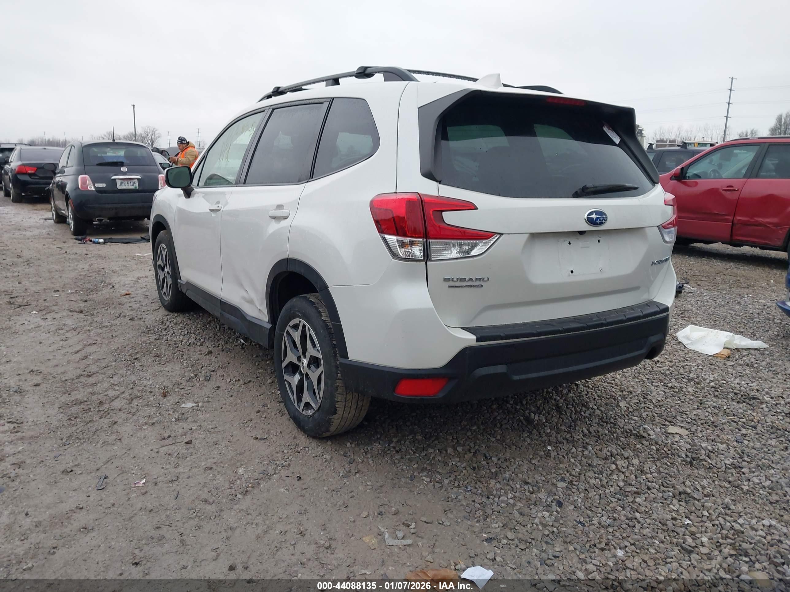 SUBARU FORESTER image 3