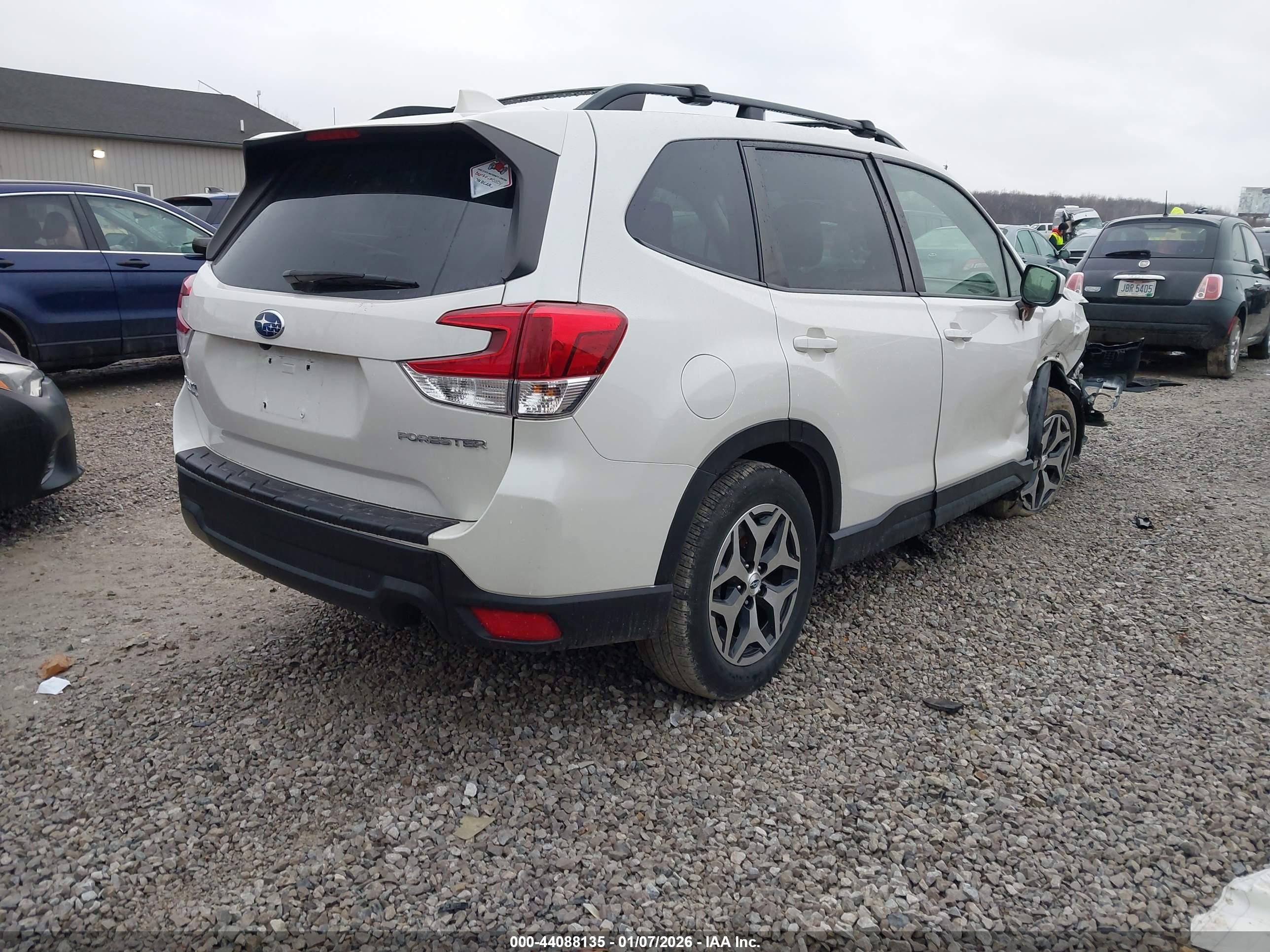 SUBARU FORESTER image 4