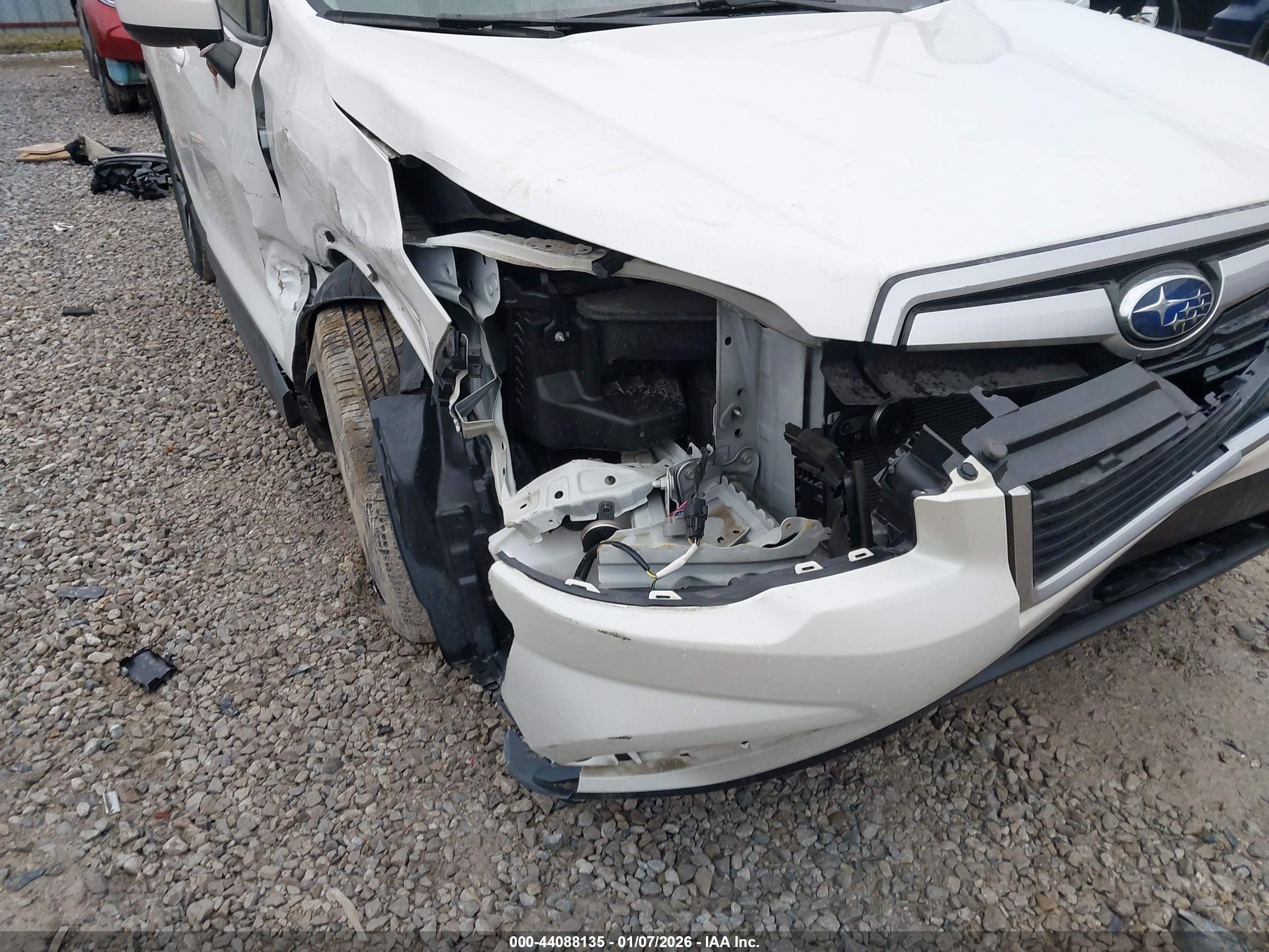 SUBARU FORESTER image 6