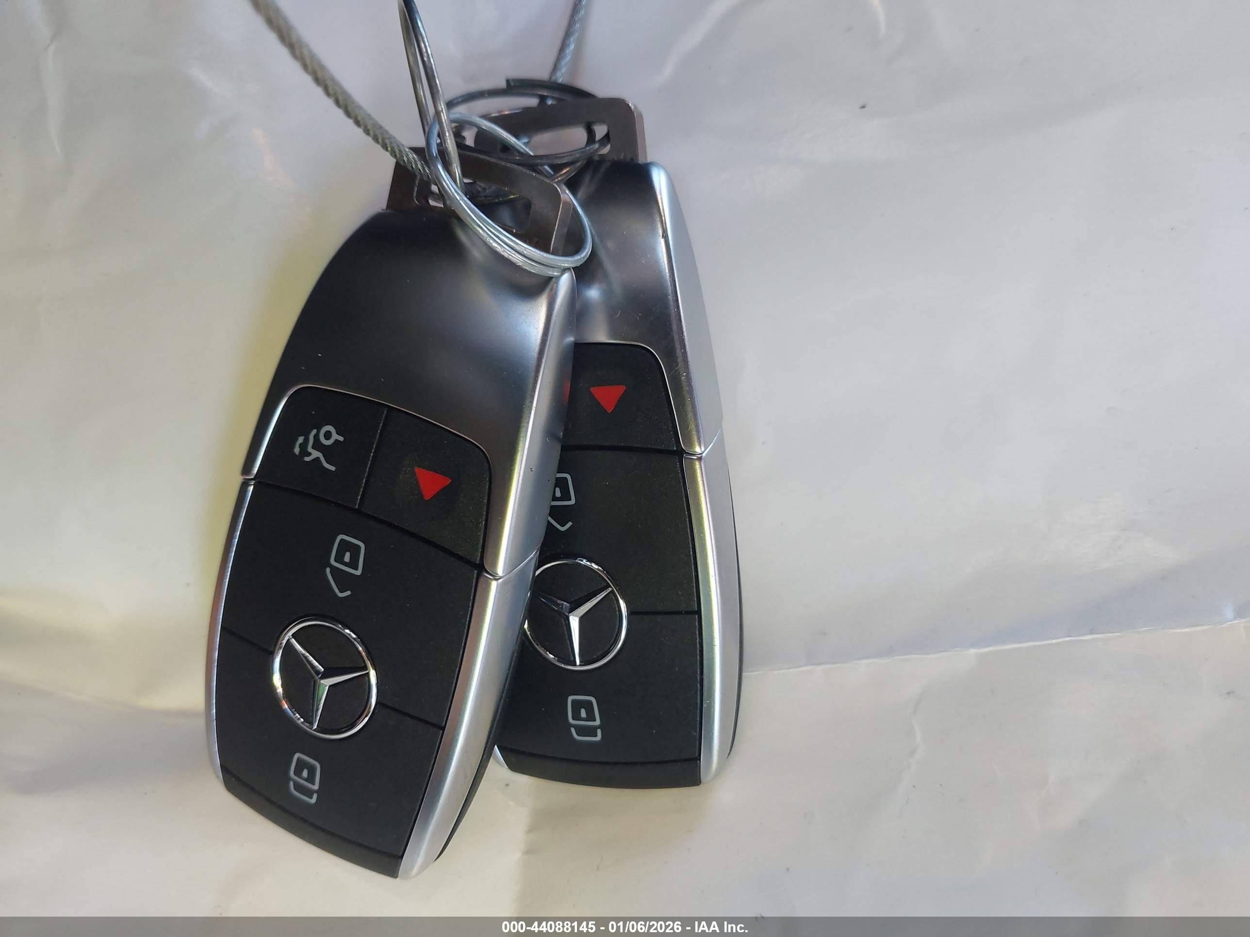MERCEDES-BENZ GLC image 11