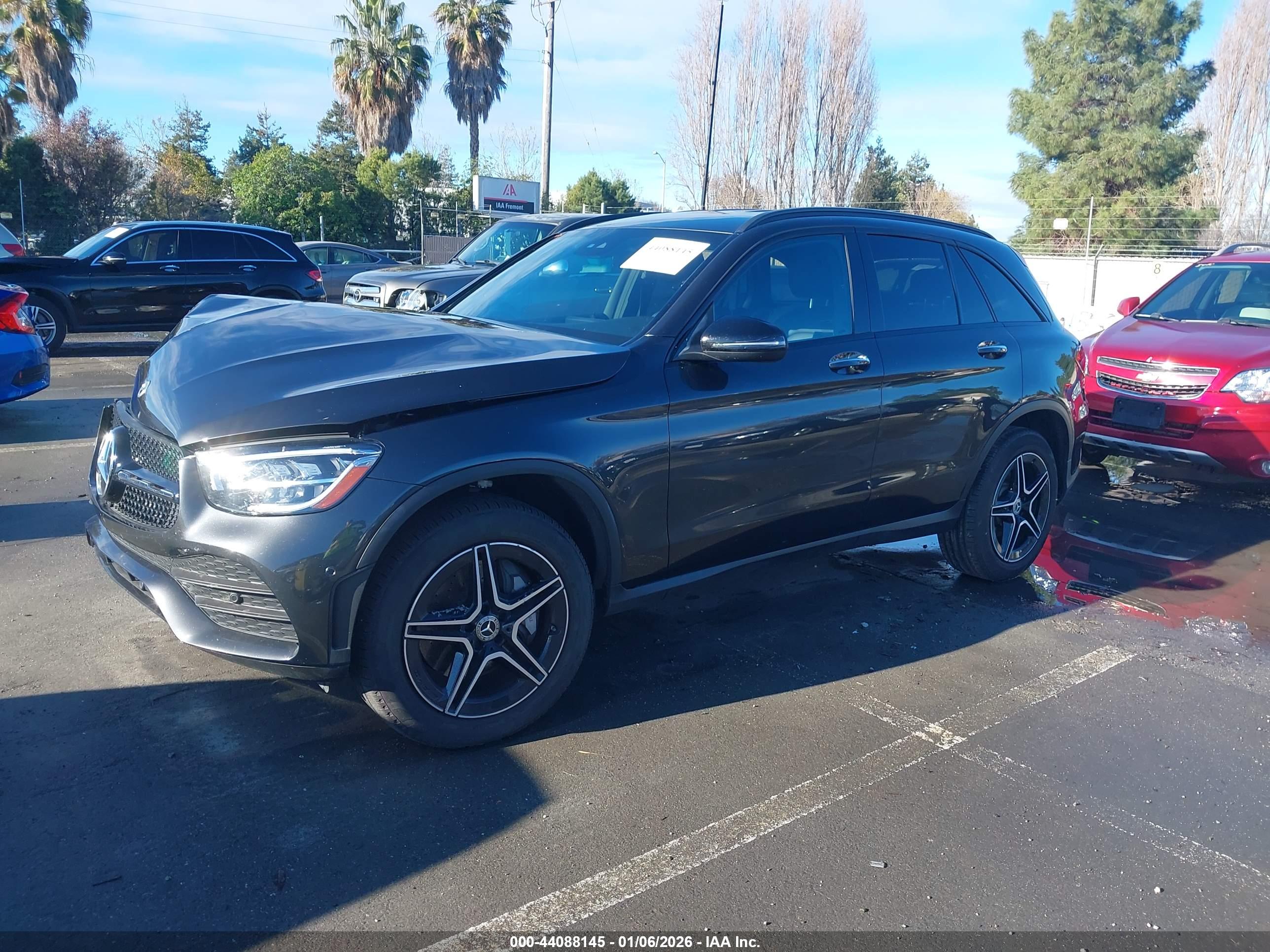 MERCEDES-BENZ GLC image 2