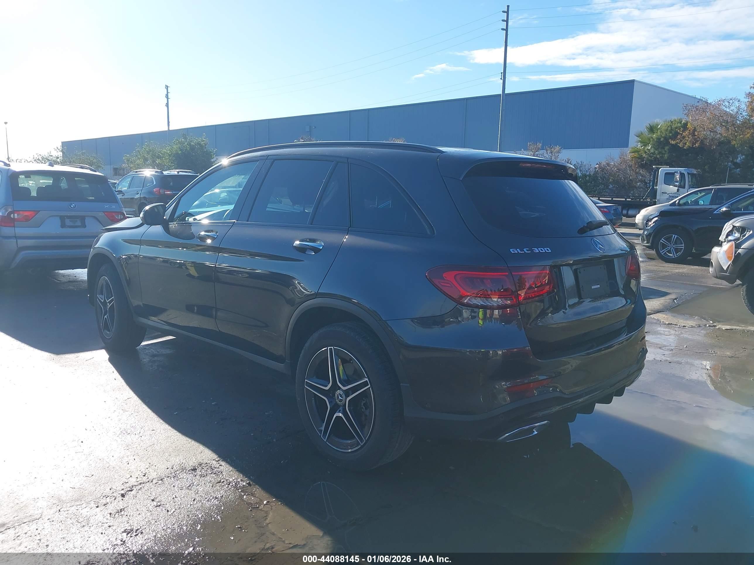 MERCEDES-BENZ GLC image 3