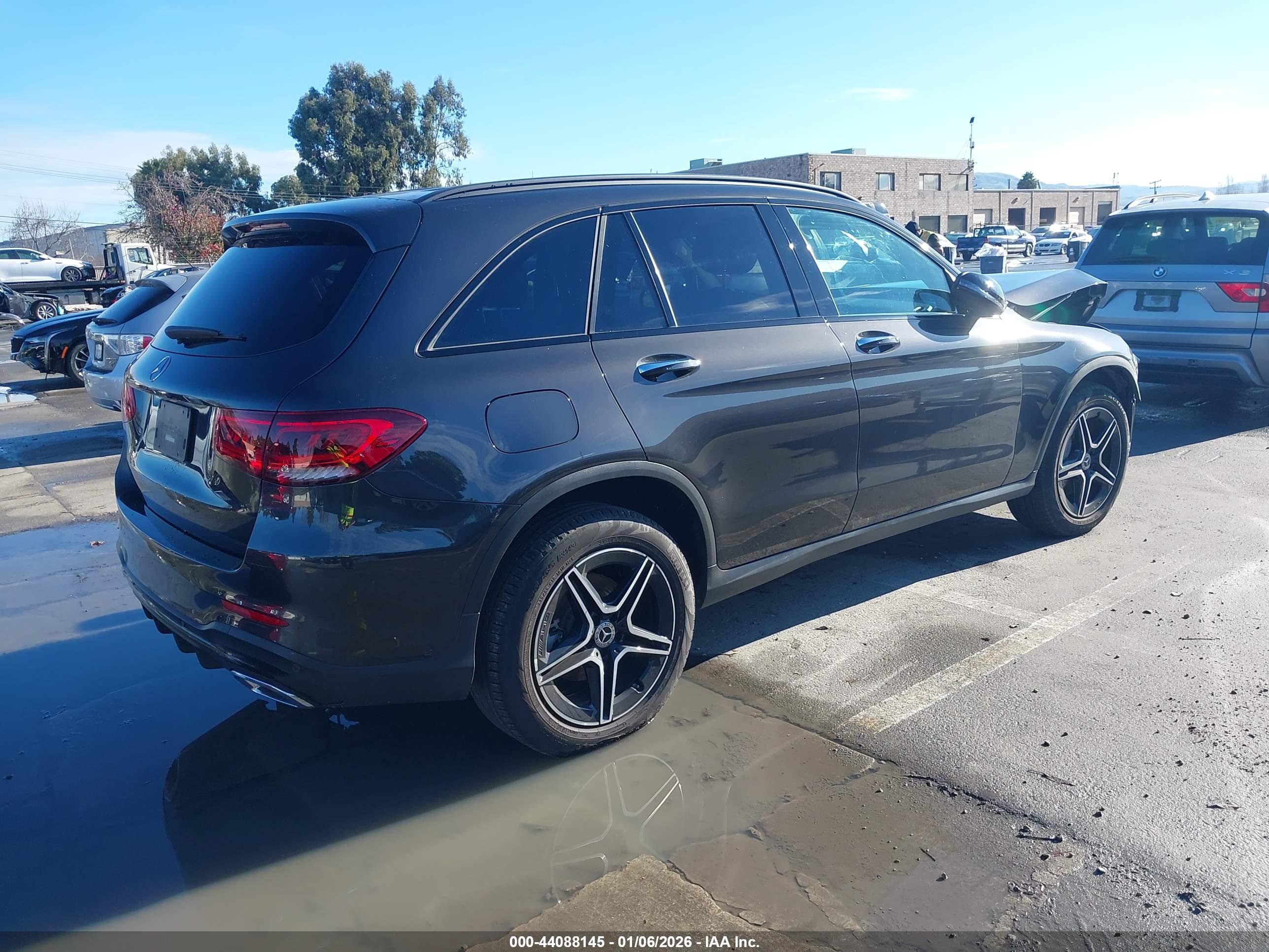 MERCEDES-BENZ GLC image 4