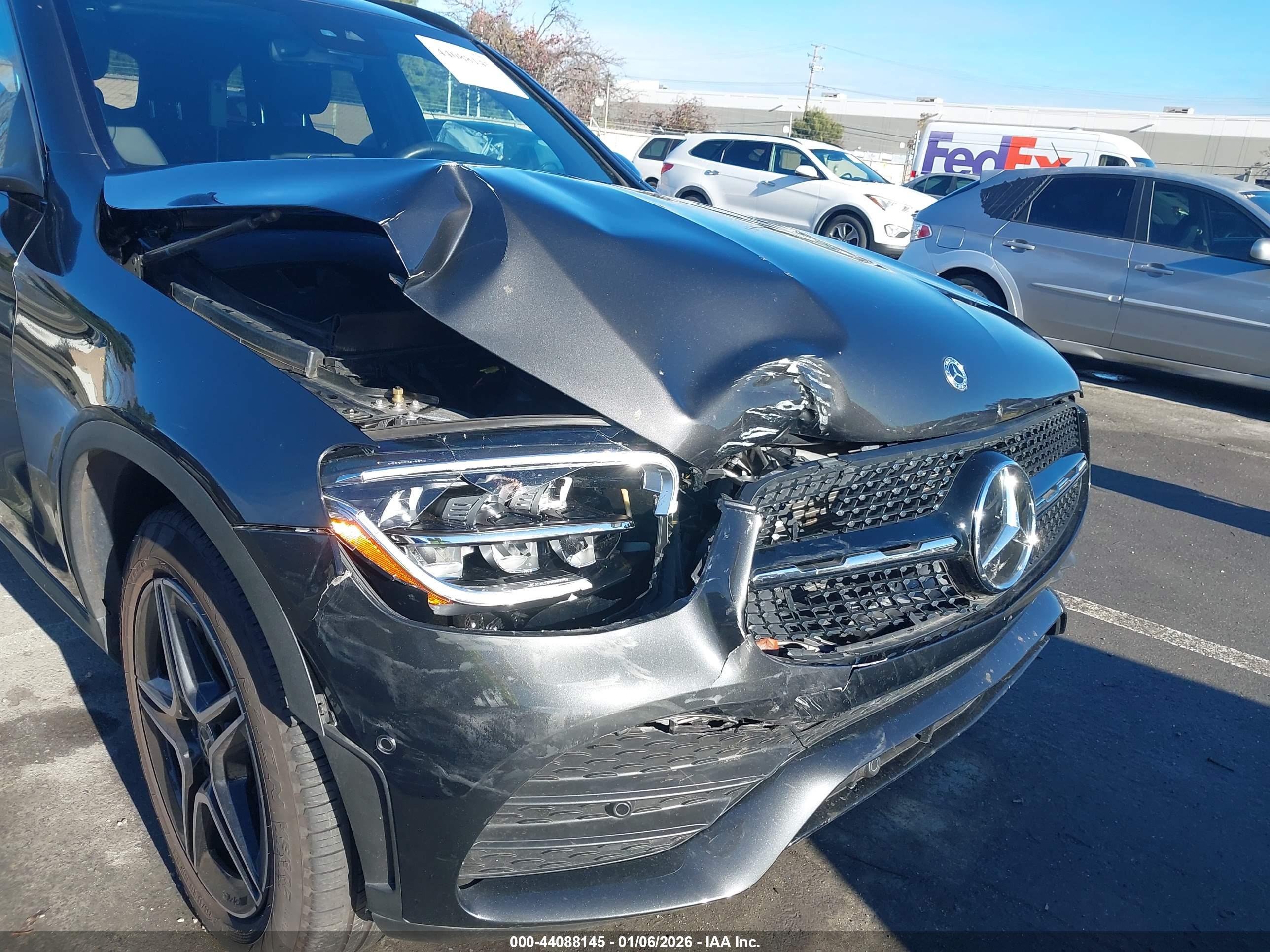 MERCEDES-BENZ GLC image 6