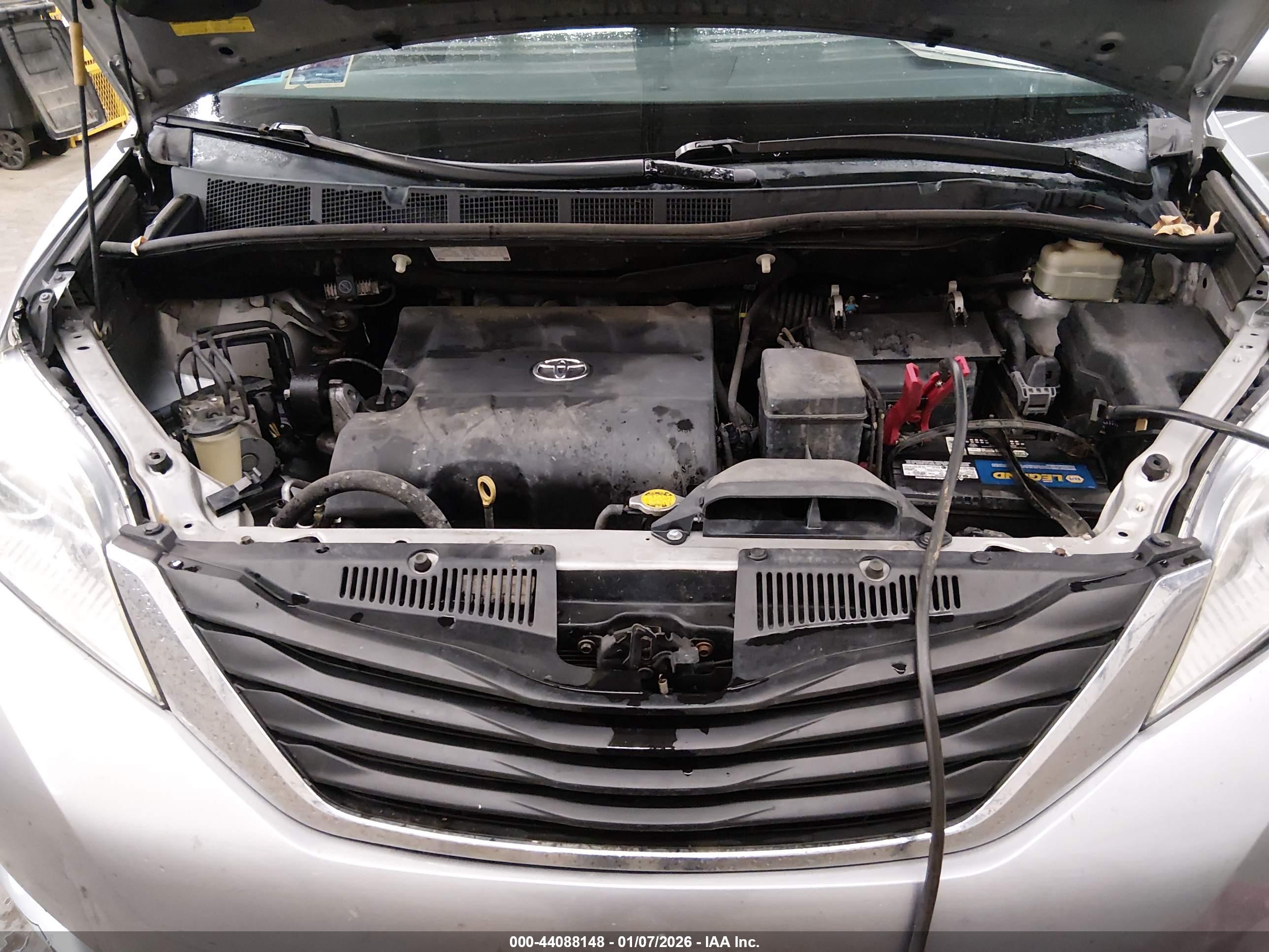 TOYOTA SIENNA image 10