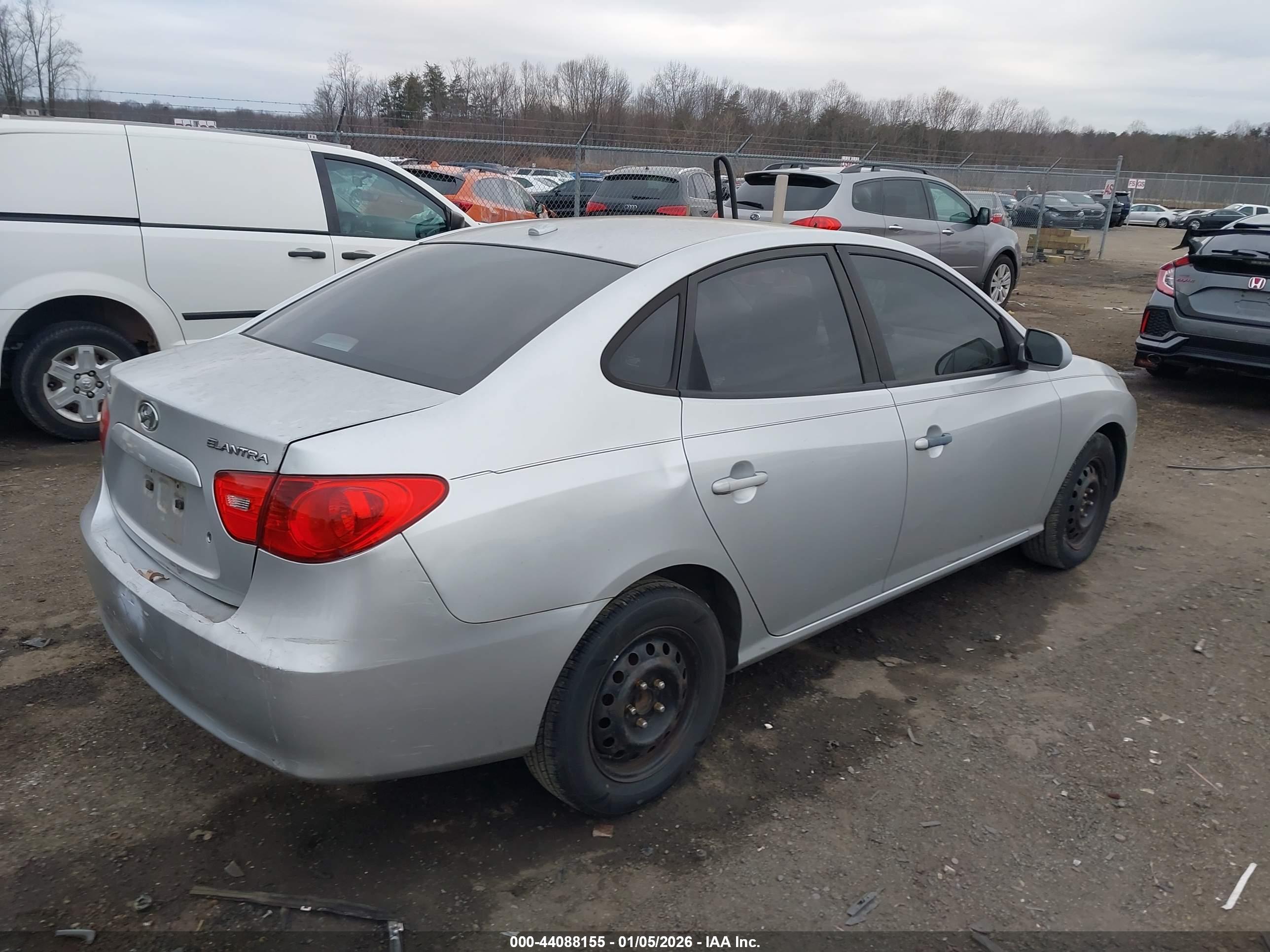 HYUNDAI ELANTRA image 4