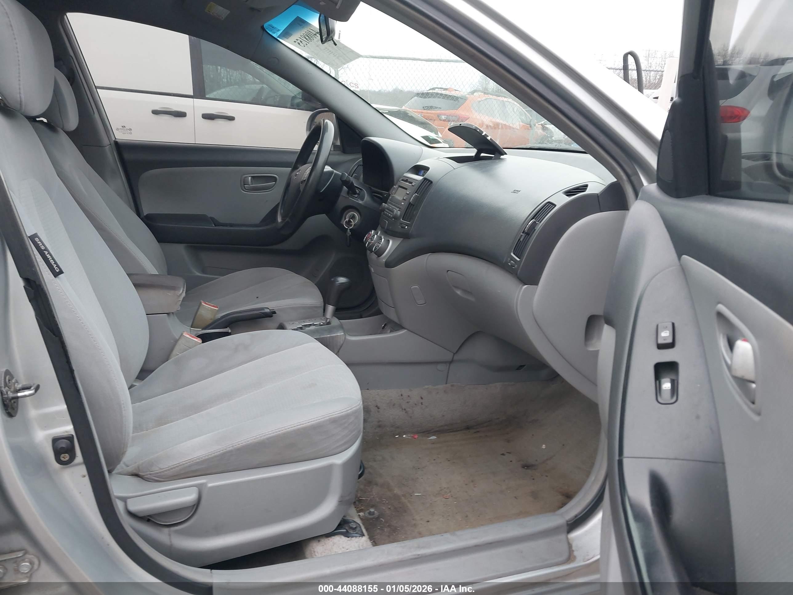 HYUNDAI ELANTRA image 5
