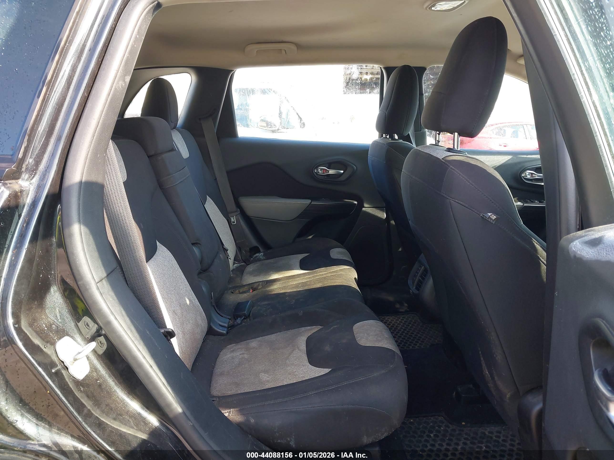 JEEP CHEROKEE image 8