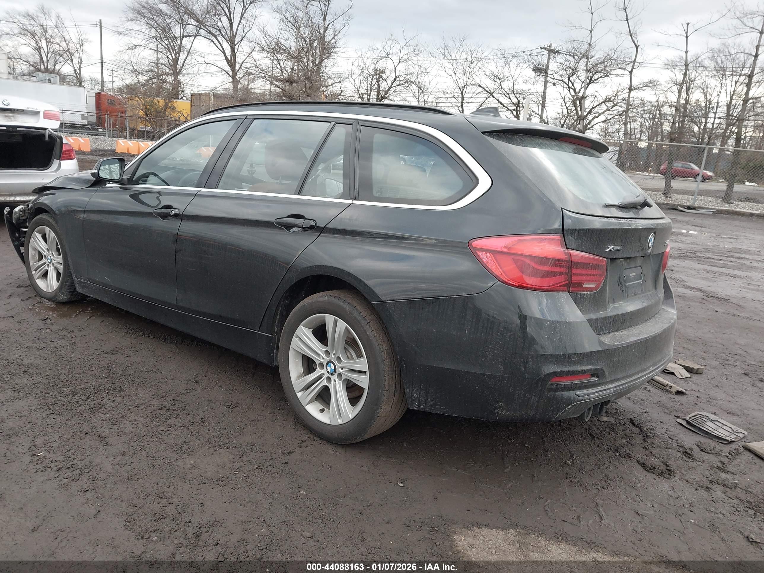 BMW 330I image 3