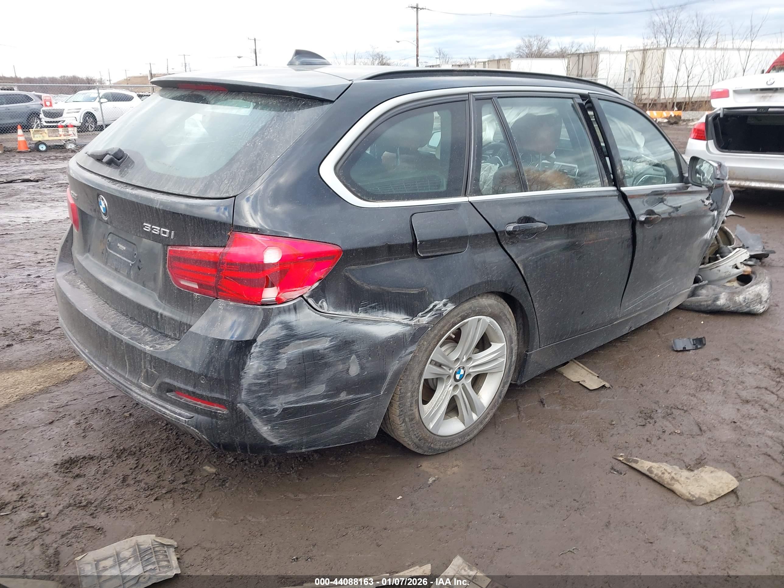 BMW 330I image 4