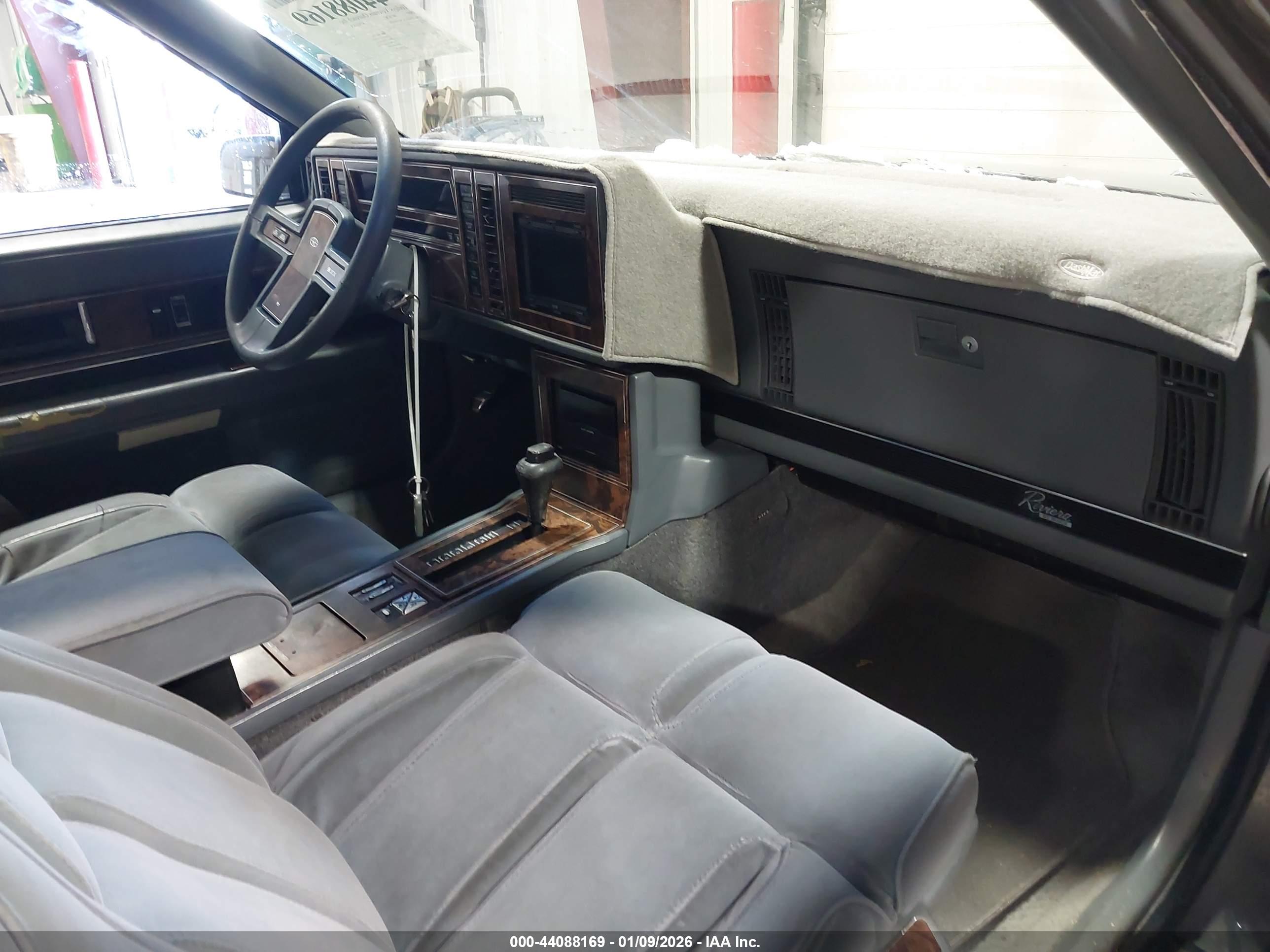 BUICK RIVIERA image 5
