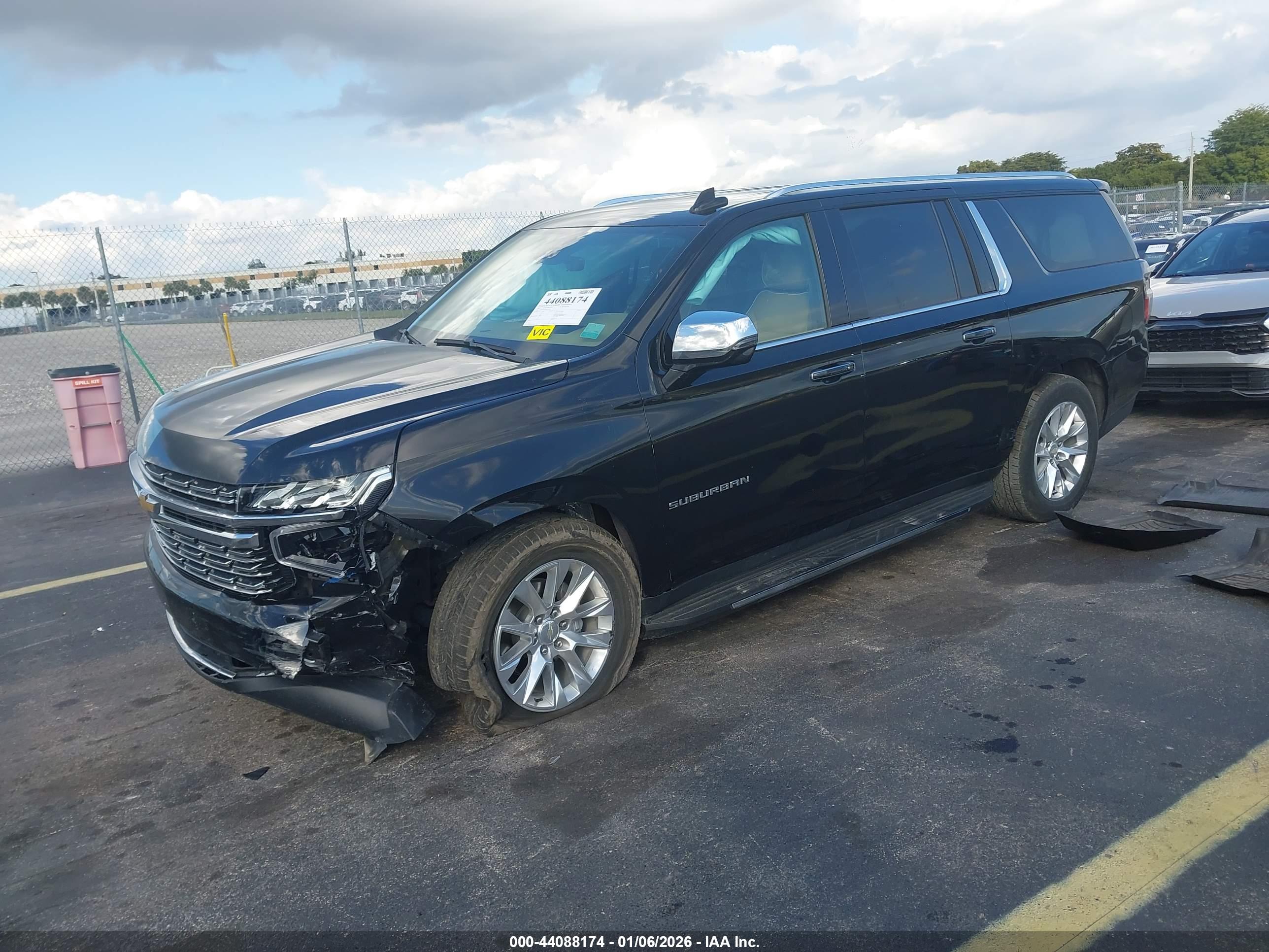 CHEVROLET SUBURBAN image 2