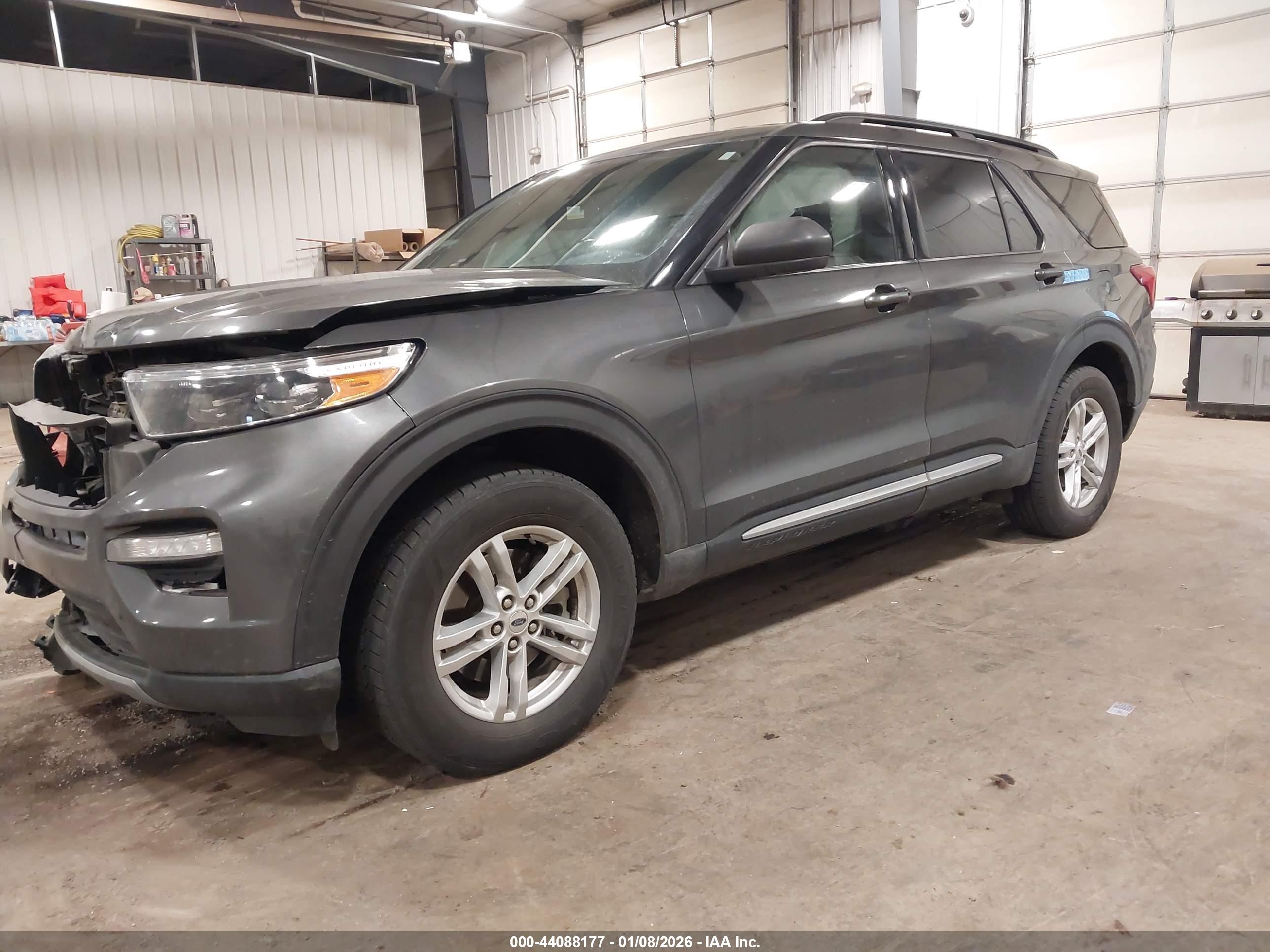 FORD EXPLORER image 2
