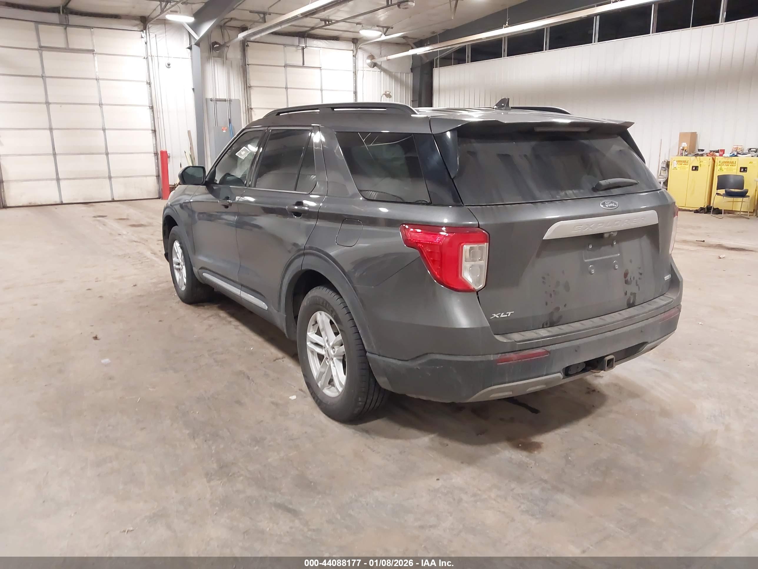 FORD EXPLORER image 3