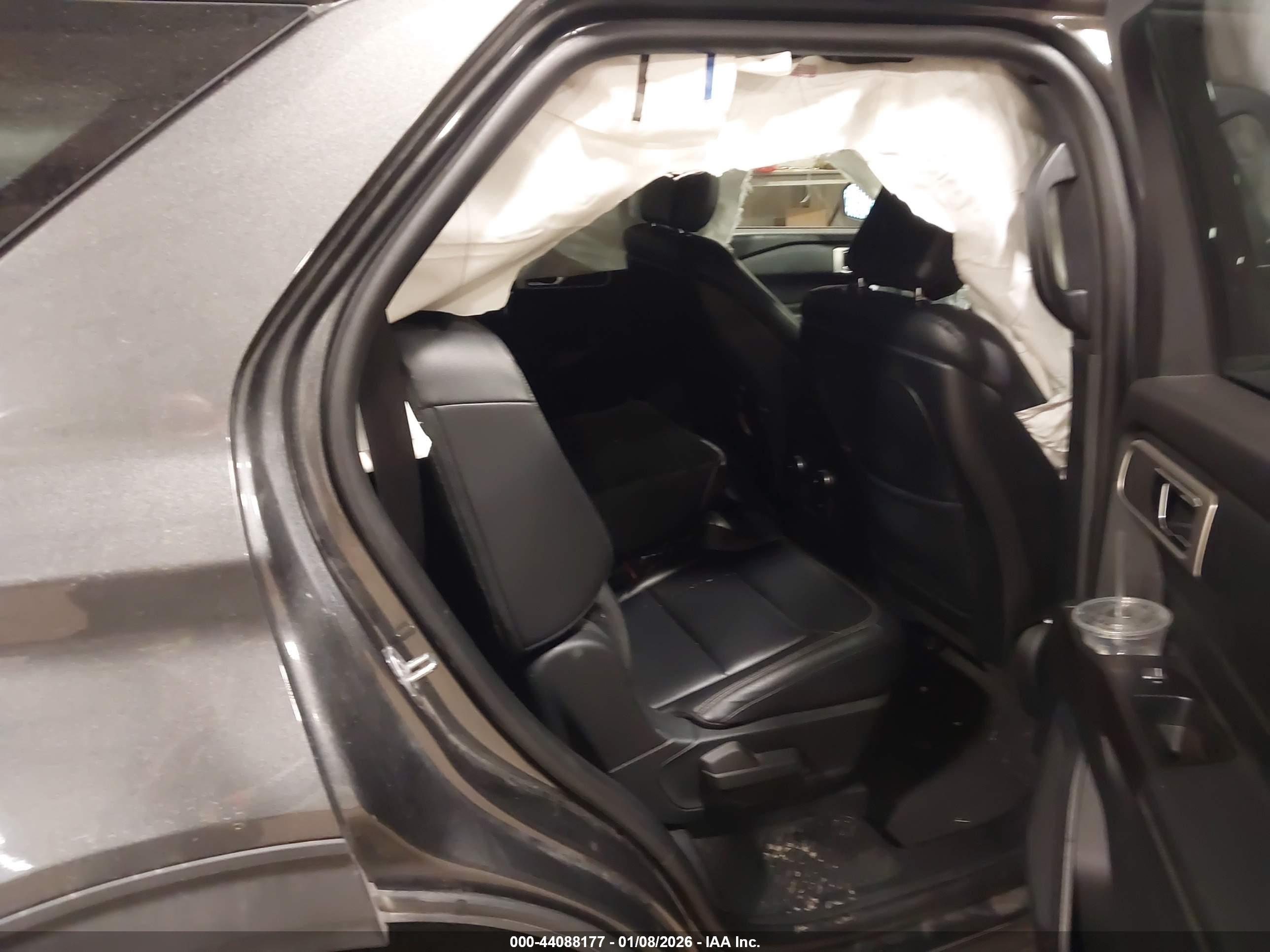 FORD EXPLORER image 8