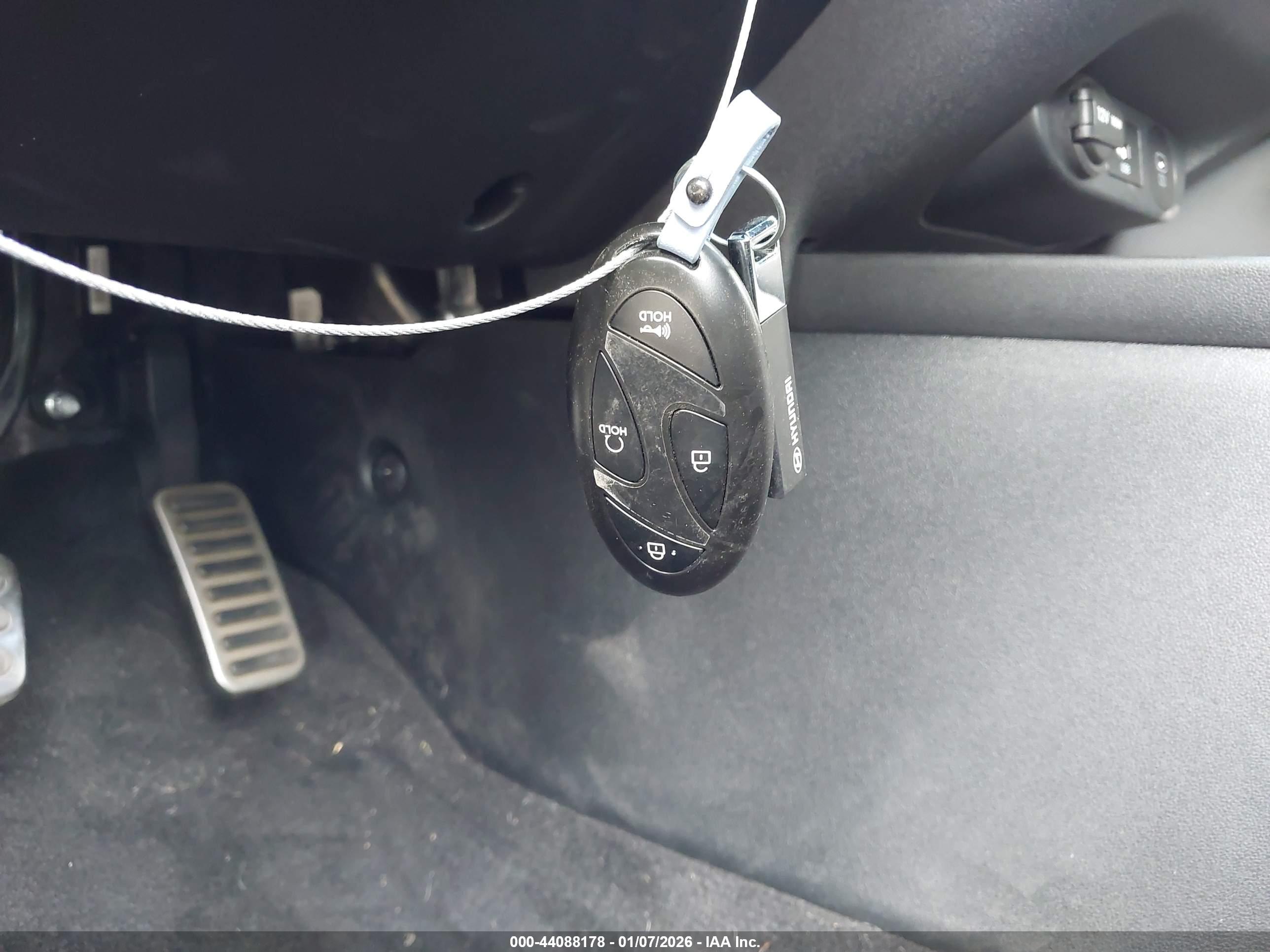 HYUNDAI ELANTRA image 11