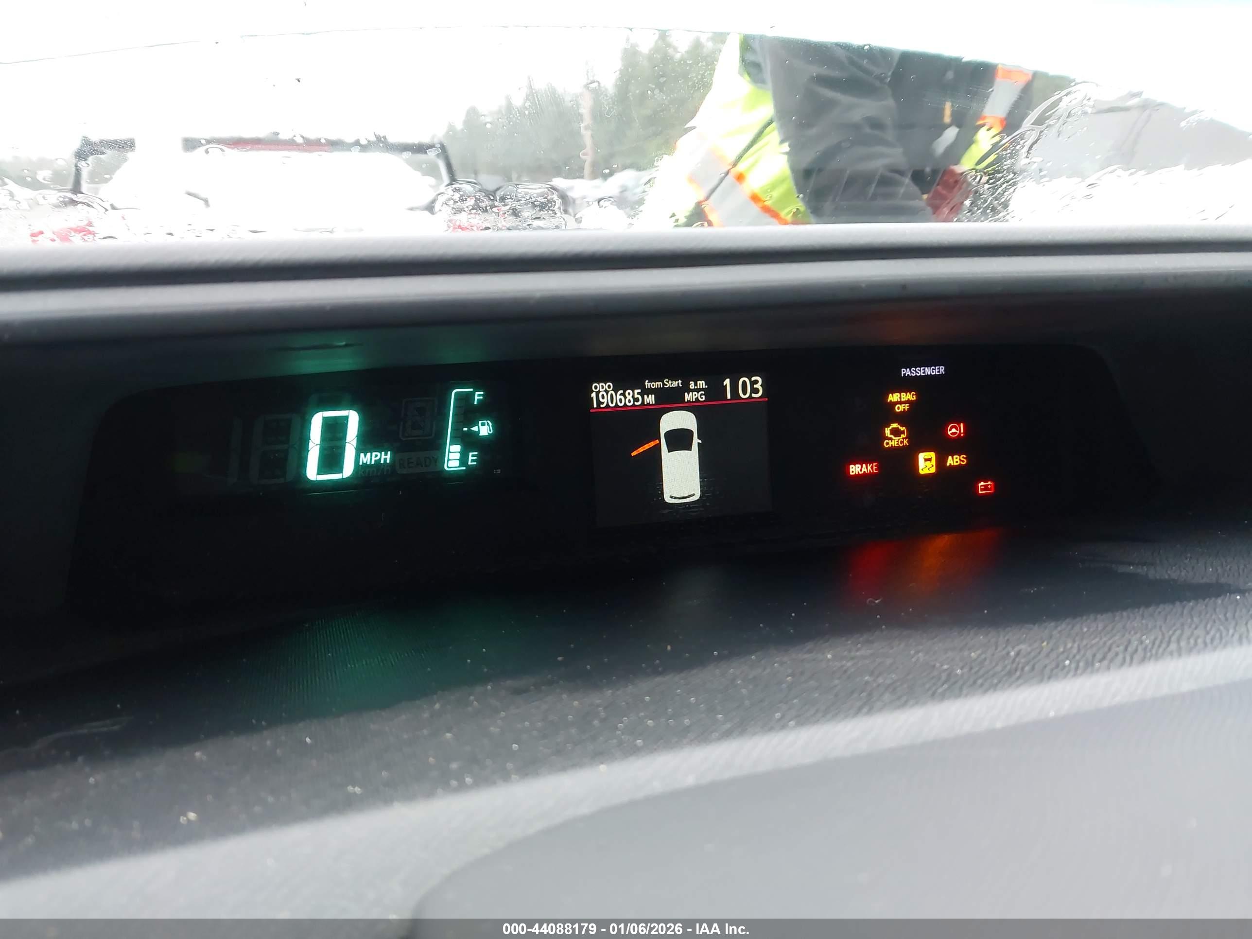 TOYOTA PRIUS image 7
