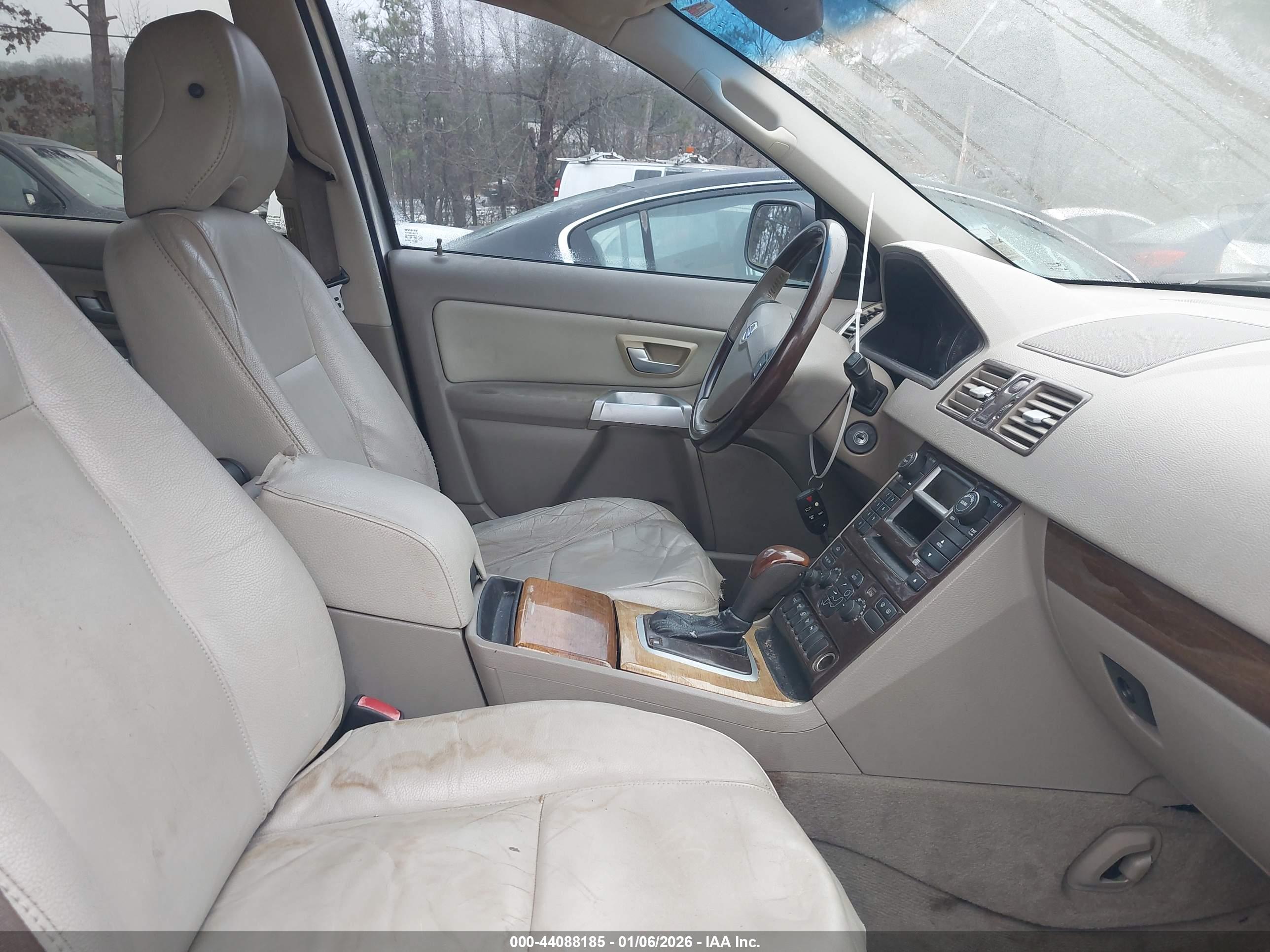 VOLVO XC90 image 5