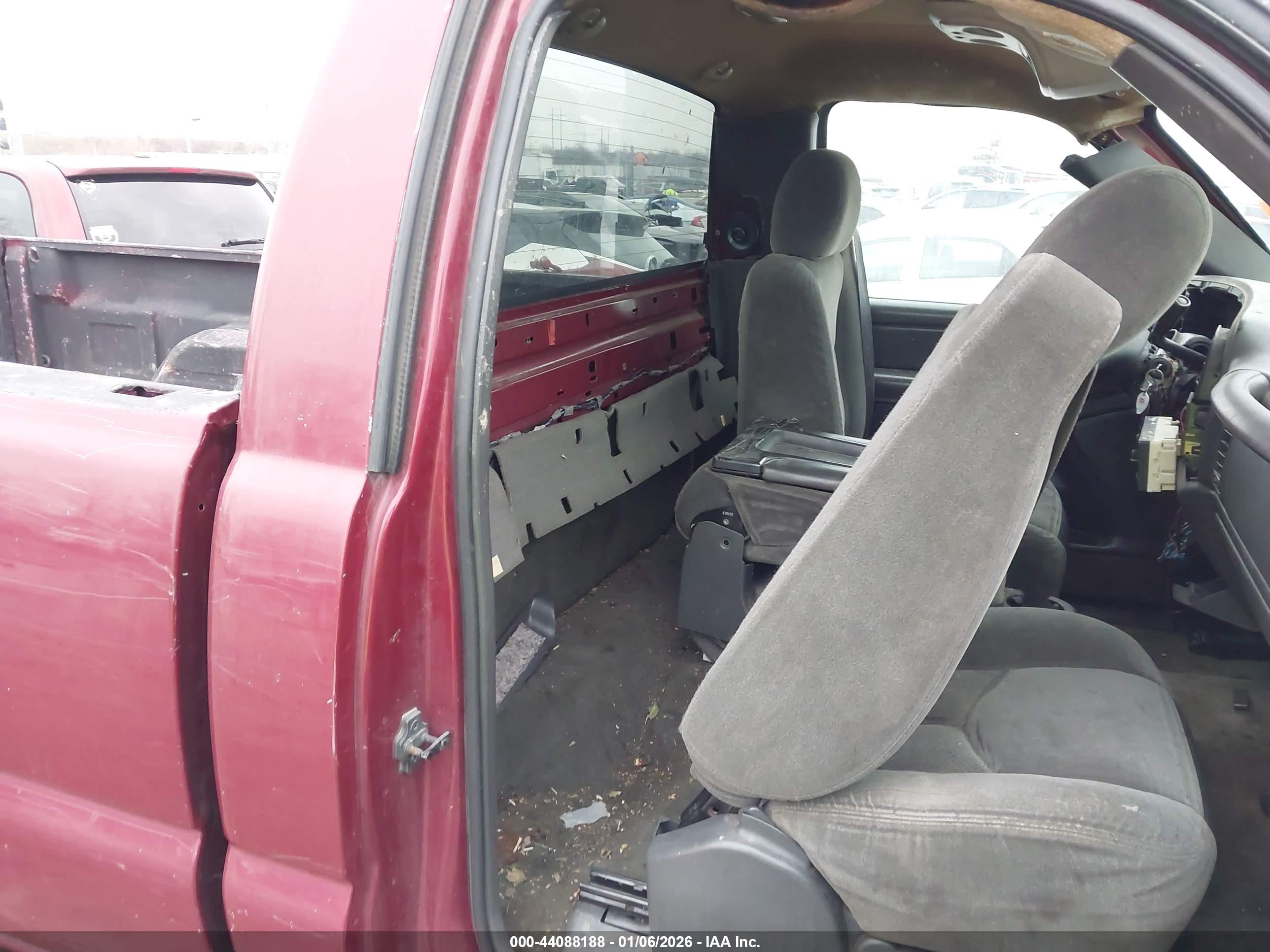 CHEVROLET SILVERADO image 8