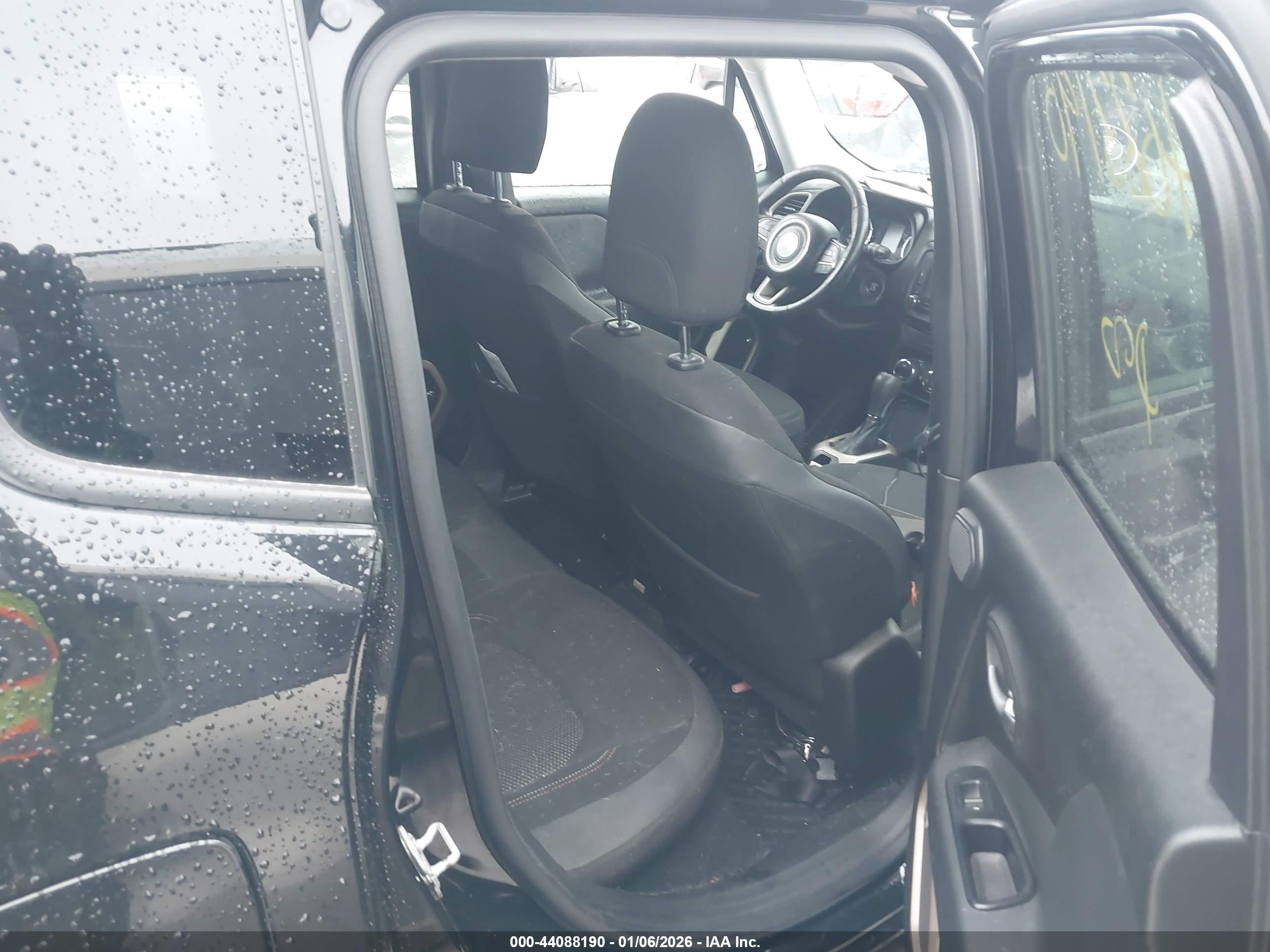 JEEP RENEGADE image 8